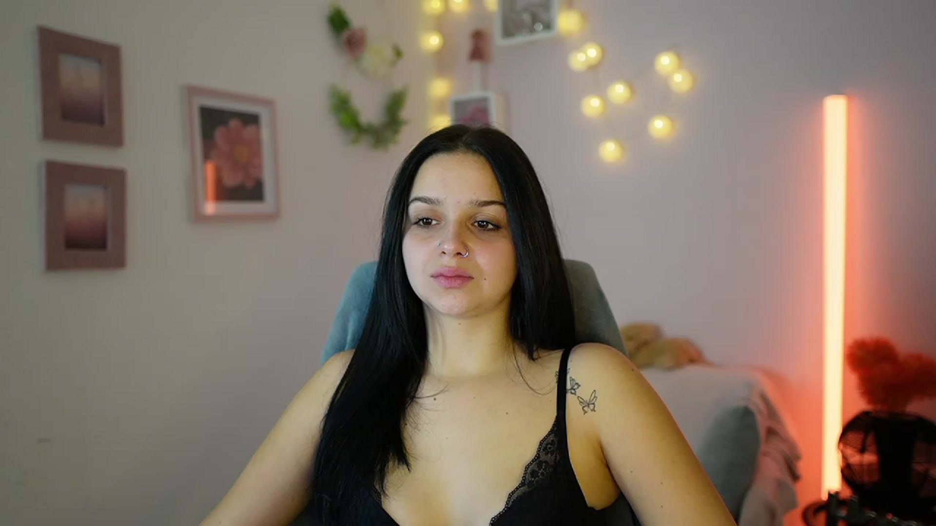 Gallery image thumbnail from Sola_Zola18's myfreecams stream on, 12/01/2023, 22:12 image 7 of 20