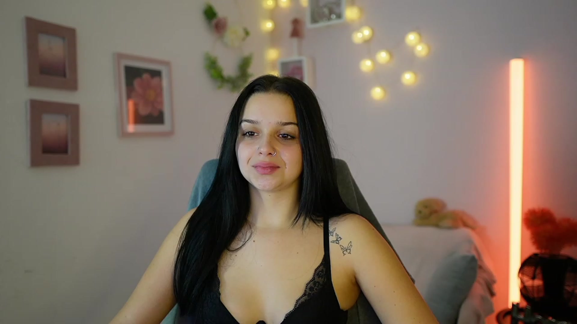 Gallery image thumbnail from Sola_Zola18's myfreecams stream on, 12/02/2023, 24:01 image 8 of 20