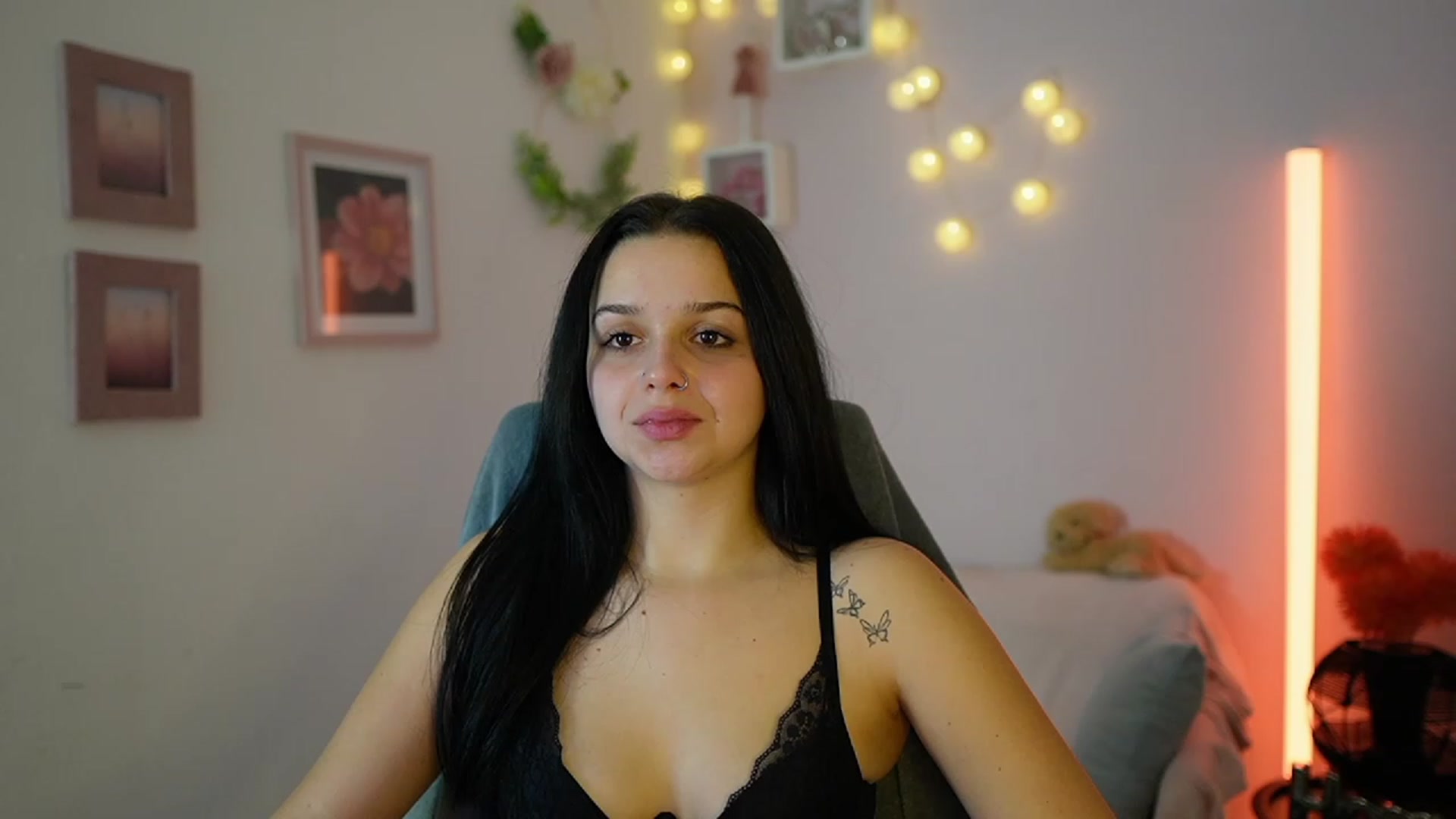 Gallery image thumbnail from Sola_Zola18's myfreecams stream on, 12/02/2023, 24:01 image 9 of 20