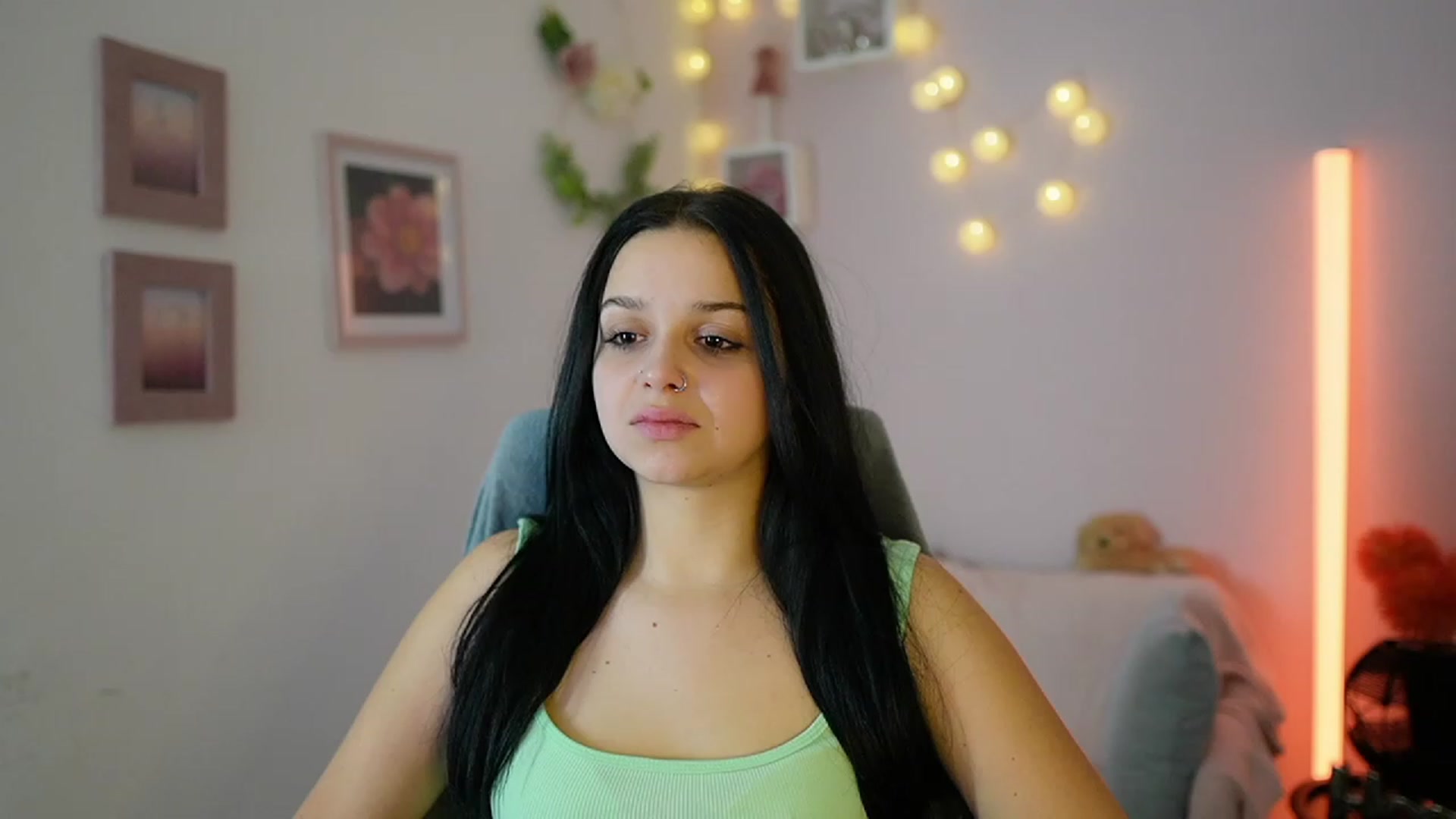 Gallery image thumbnail from Sola_Zola18's myfreecams stream on, 12/02/2023, 20:15 image 8 of 20