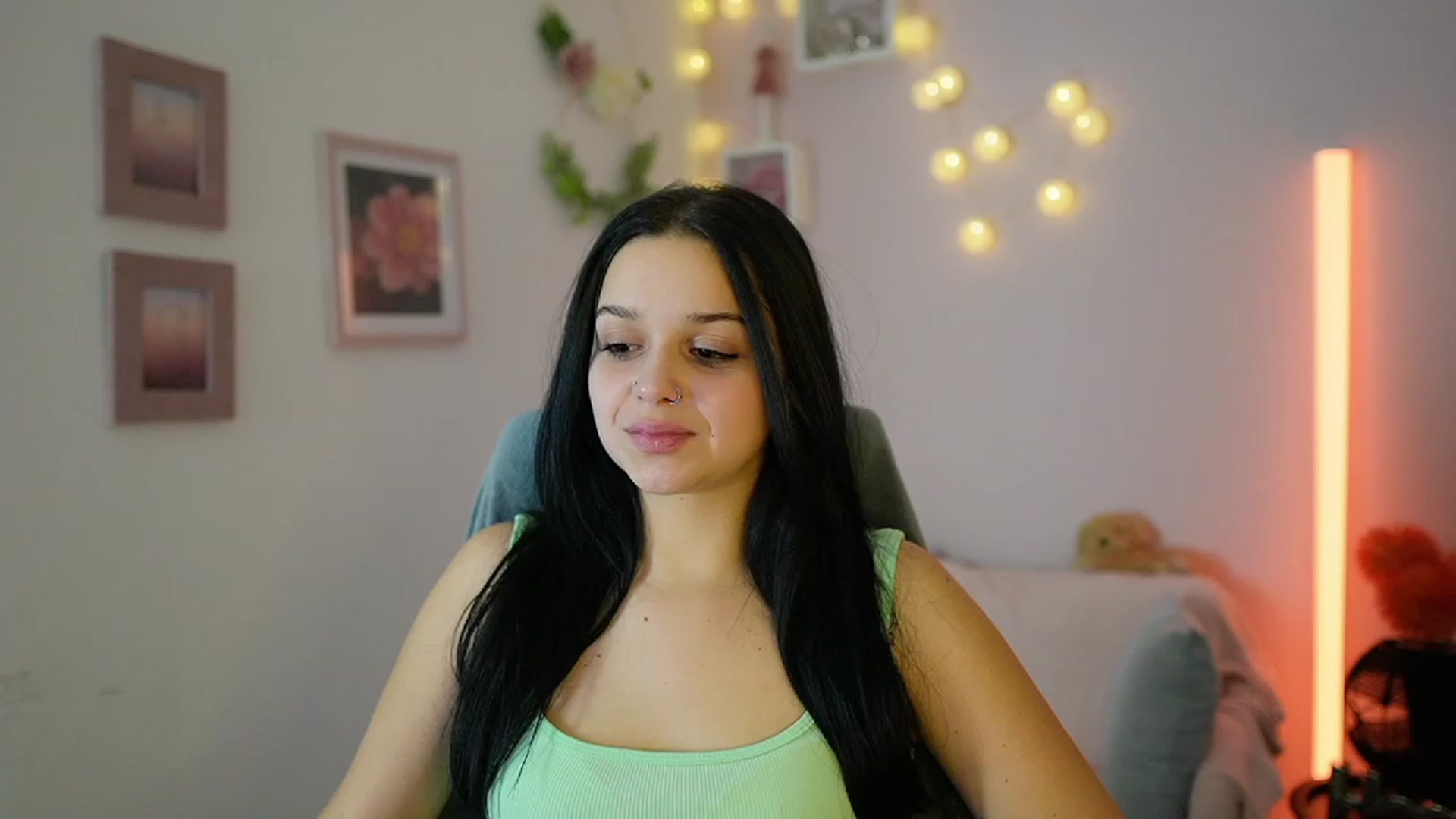 Gallery image thumbnail from Sola_Zola18's myfreecams stream on, 12/02/2023, 20:15 image 9 of 20