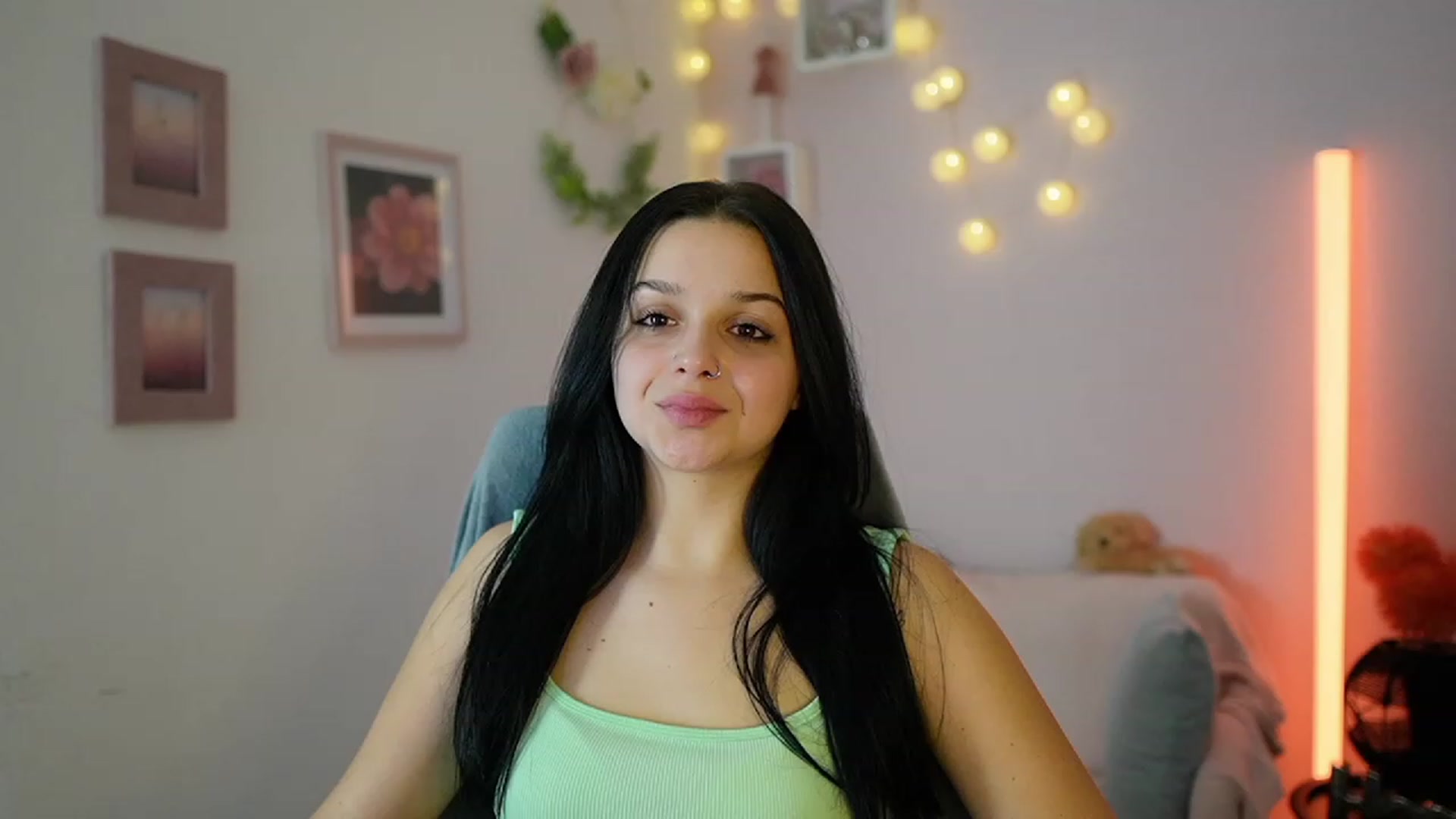 Gallery image thumbnail from Sola_Zola18's myfreecams stream on, 12/02/2023, 20:15 image 19 of 20