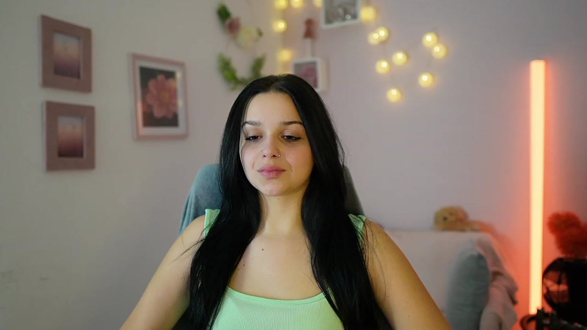 Gallery image thumbnail from Sola_Zola18's myfreecams stream on, 12/02/2023, 20:15 image 20 of 20