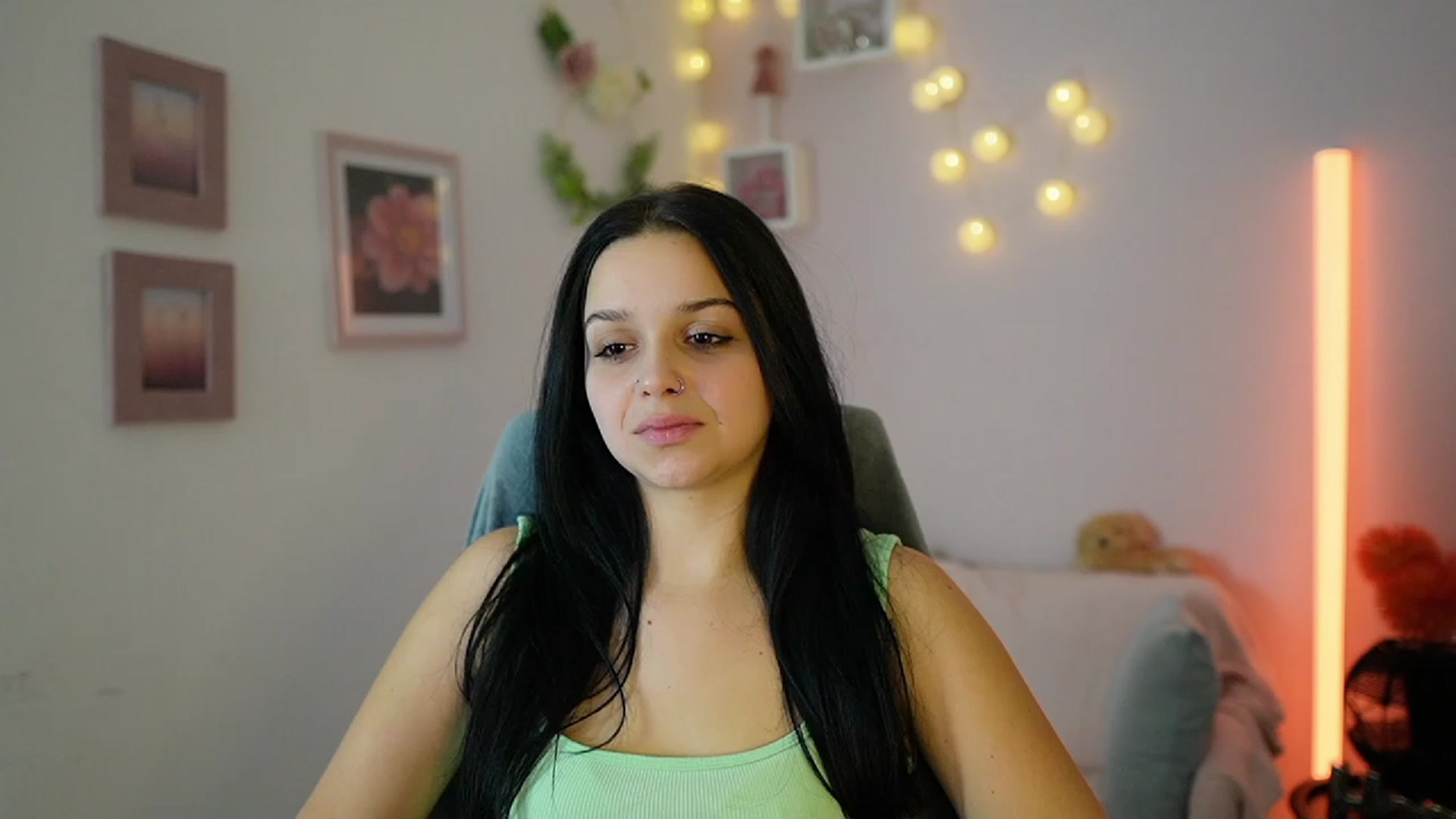 Gallery image thumbnail from Sola_Zola18's myfreecams stream on, 12/02/2023, 20:15 image 3 of 20