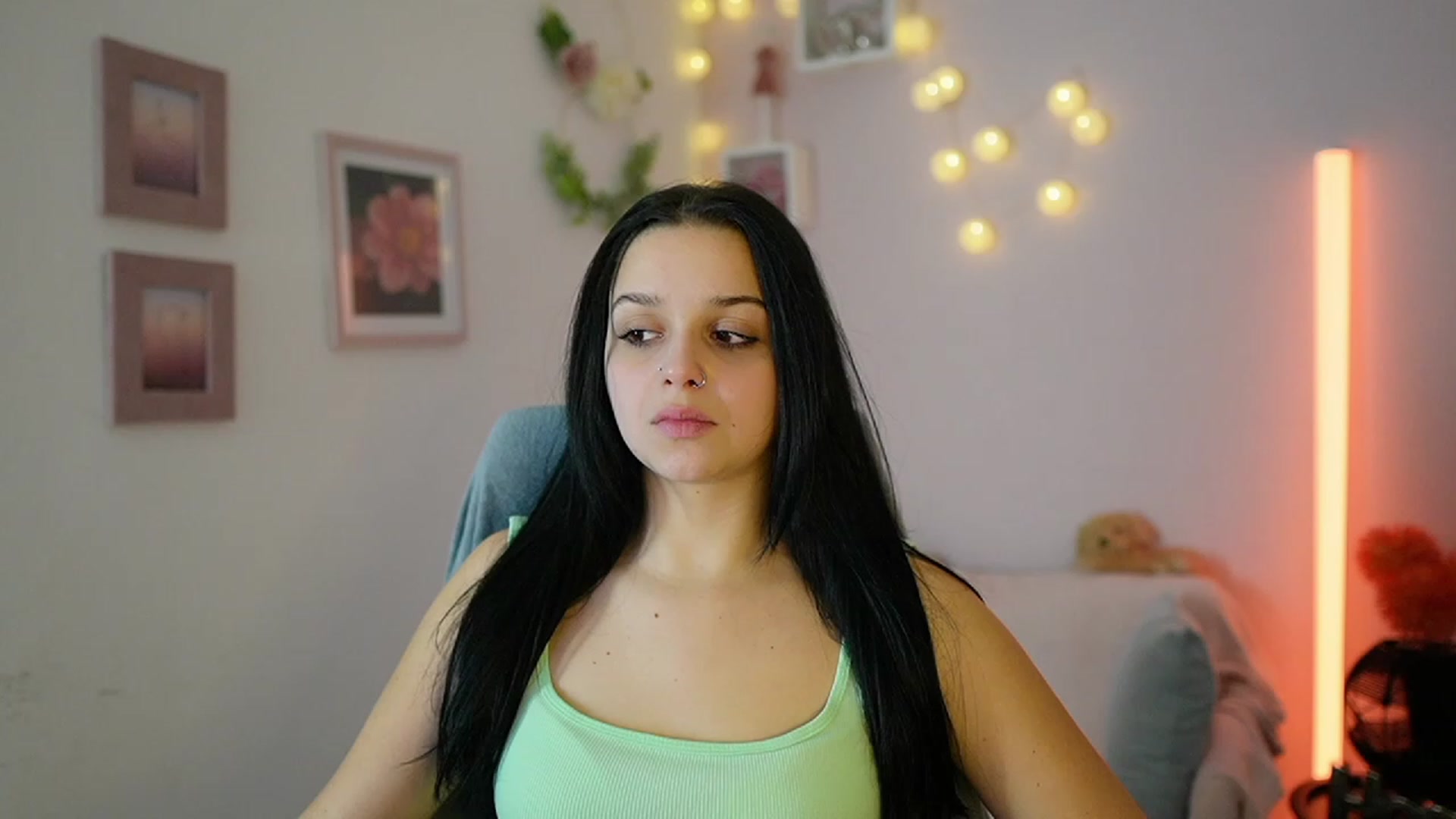 Gallery image thumbnail from Sola_Zola18's myfreecams stream on, 12/02/2023, 20:15 image 18 of 20