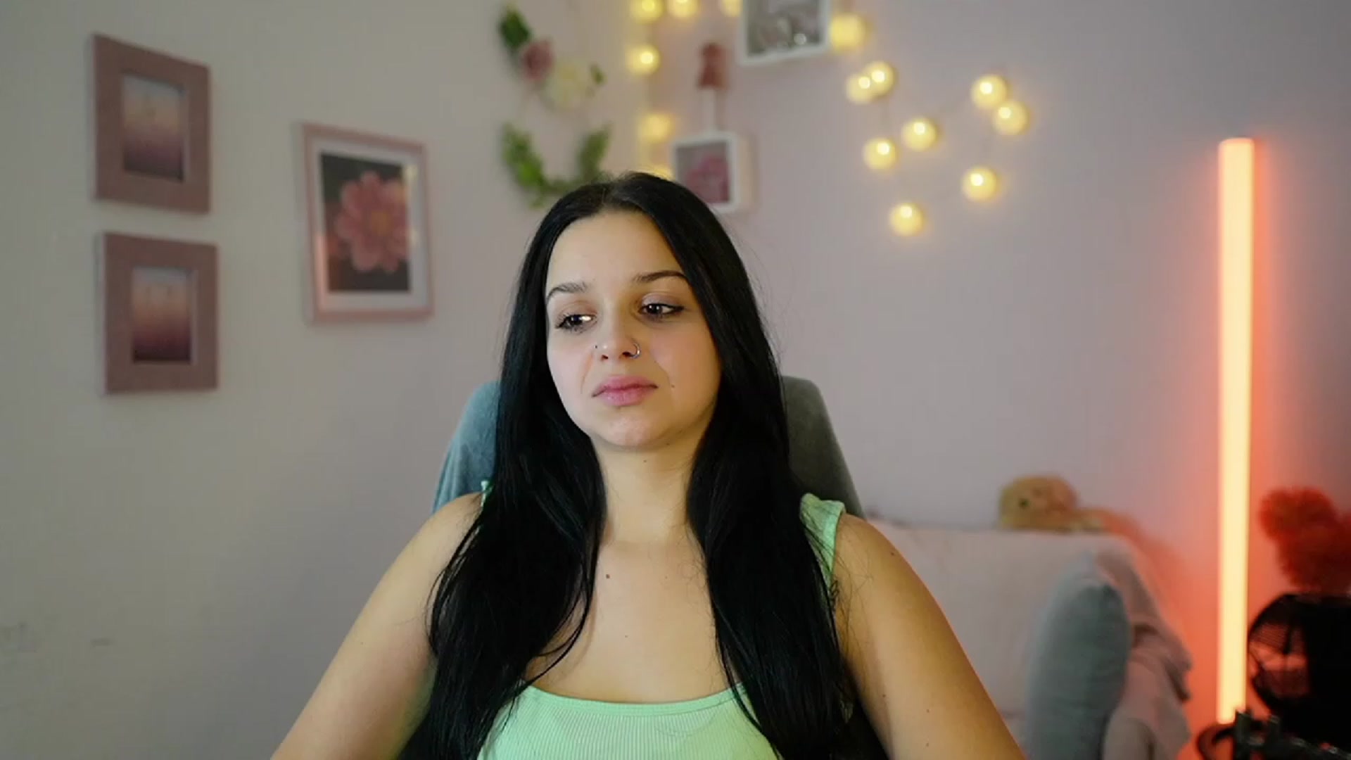 Gallery image thumbnail from Sola_Zola18's myfreecams stream on, 12/02/2023, 20:15 image 5 of 20
