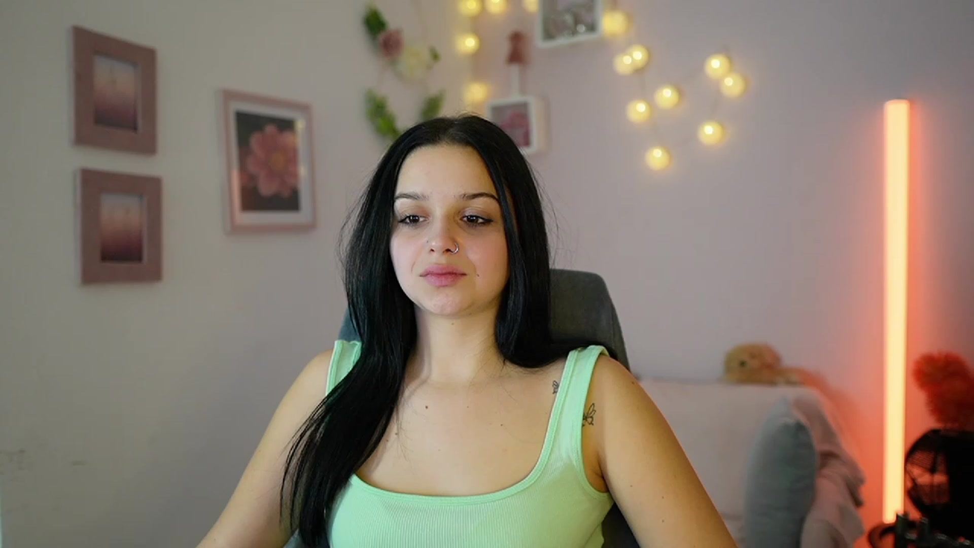 Gallery image thumbnail from Sola_Zola18's myfreecams stream on, 12/02/2023, 22:53 image 7 of 20