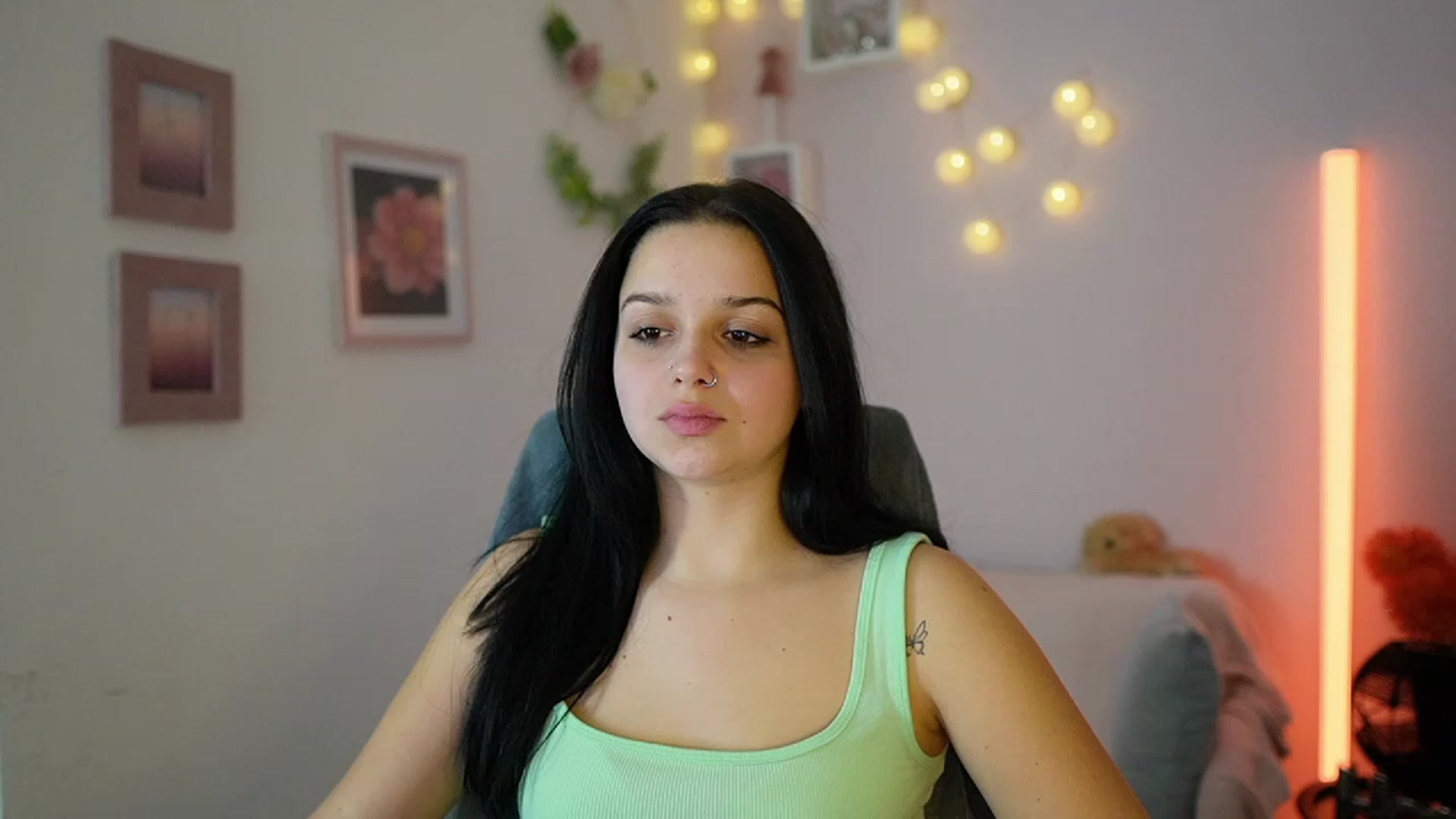 Gallery image thumbnail from Sola_Zola18's myfreecams stream on, 12/02/2023, 22:53 image 2 of 20
