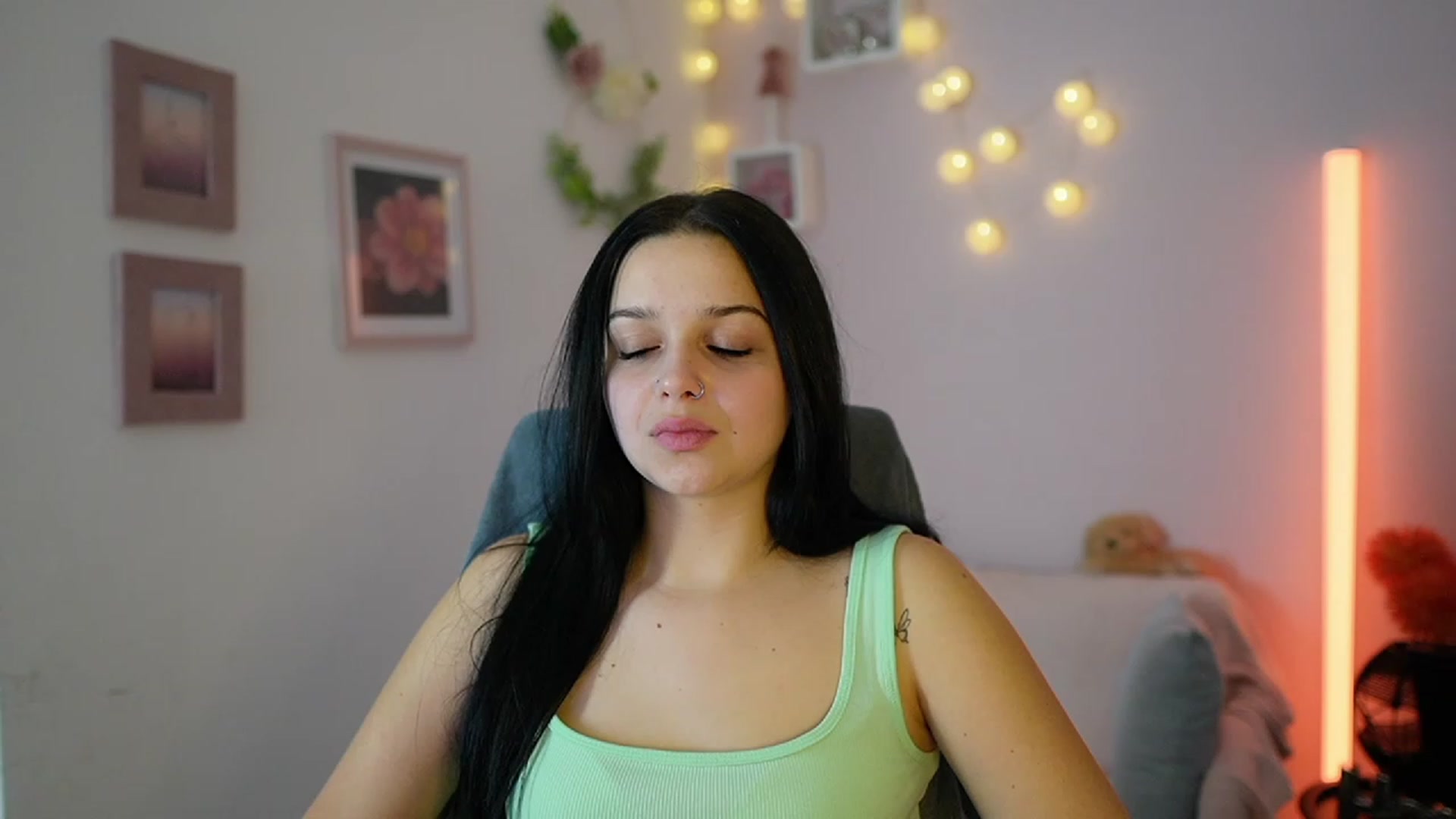 Gallery image thumbnail from Sola_Zola18's myfreecams stream on, 12/02/2023, 22:53 image 3 of 20