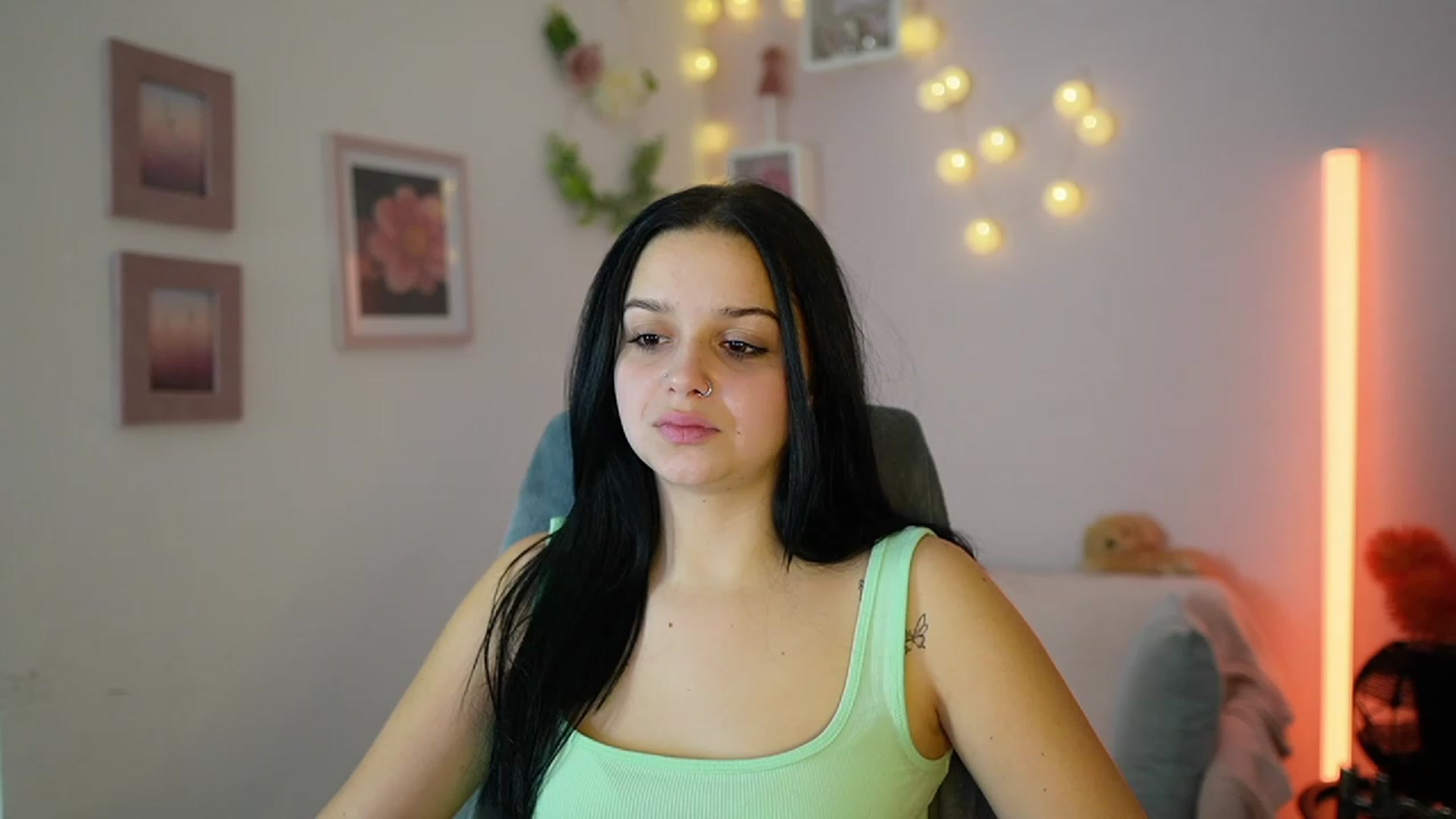 Gallery image thumbnail from Sola_Zola18's myfreecams stream on, 12/02/2023, 22:53 image 5 of 20