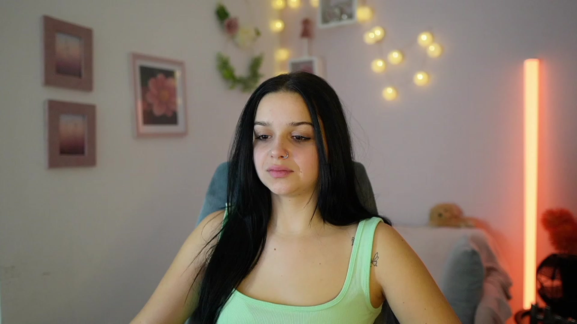 Gallery image thumbnail from Sola_Zola18's myfreecams stream on, 12/02/2023, 22:53 image 4 of 20