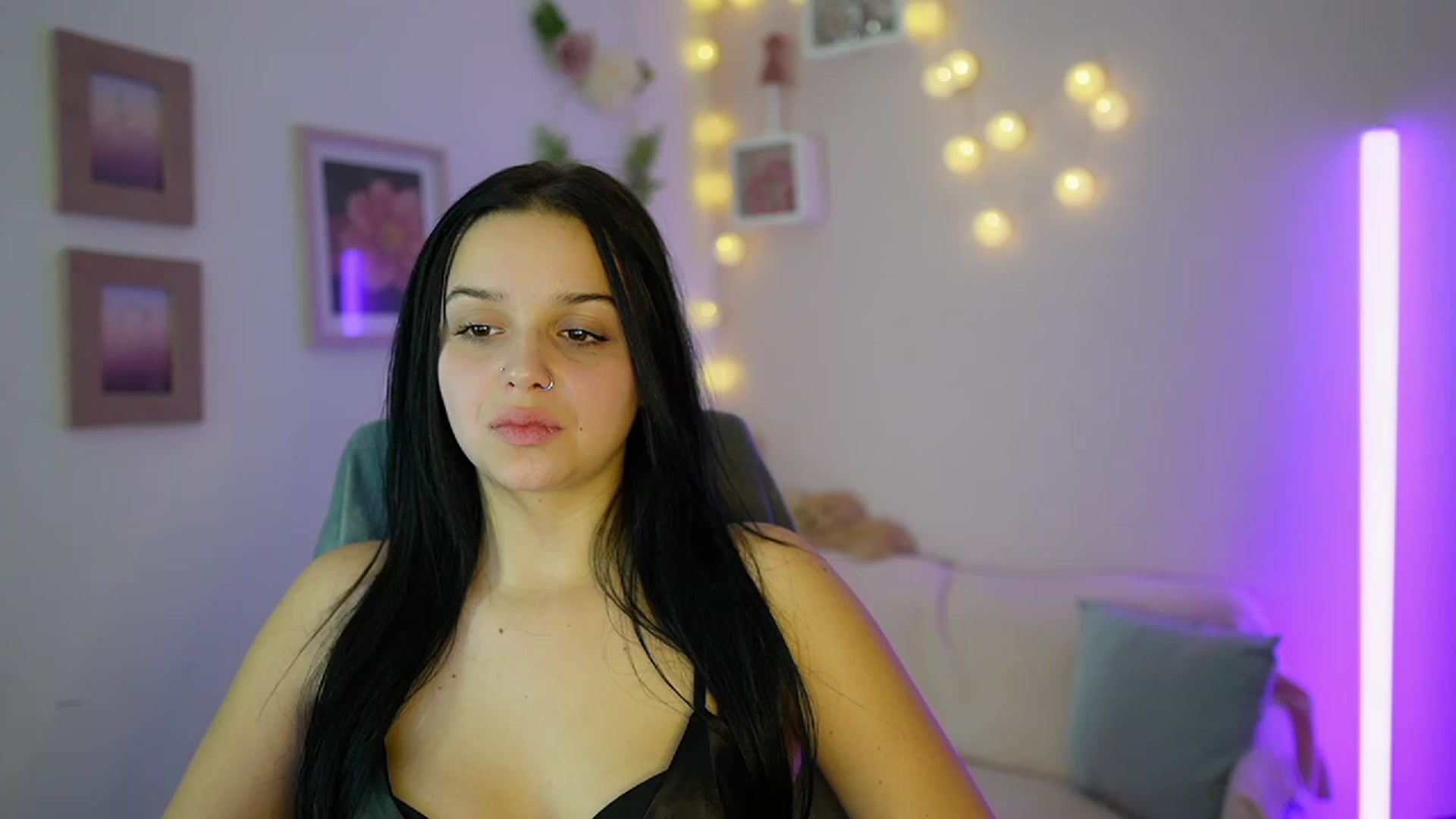 Gallery image thumbnail from Sola_Zola18's myfreecams stream on, 12/05/2023, 23:59 image 14 of 20