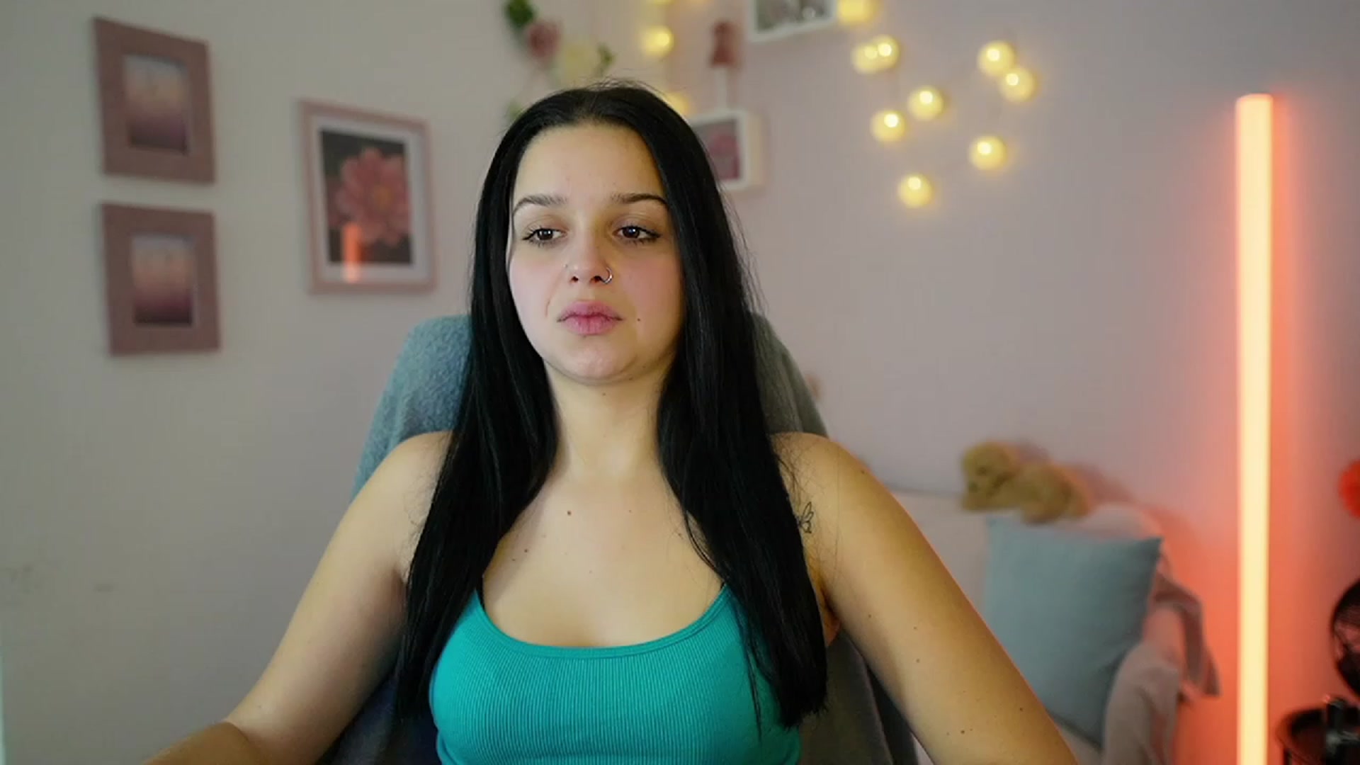Gallery image thumbnail from Sola_Zola18's myfreecams stream on, 12/06/2023, 19:48 image 17 of 20