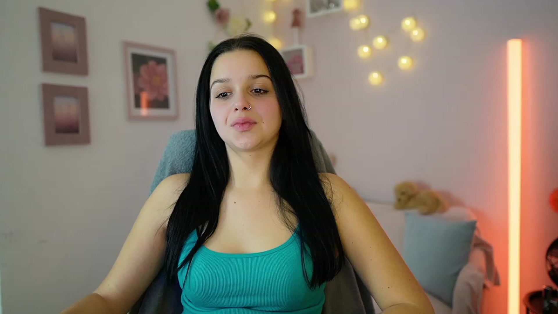 Gallery image thumbnail from Sola_Zola18's myfreecams stream on, 12/06/2023, 19:48 image 11 of 20