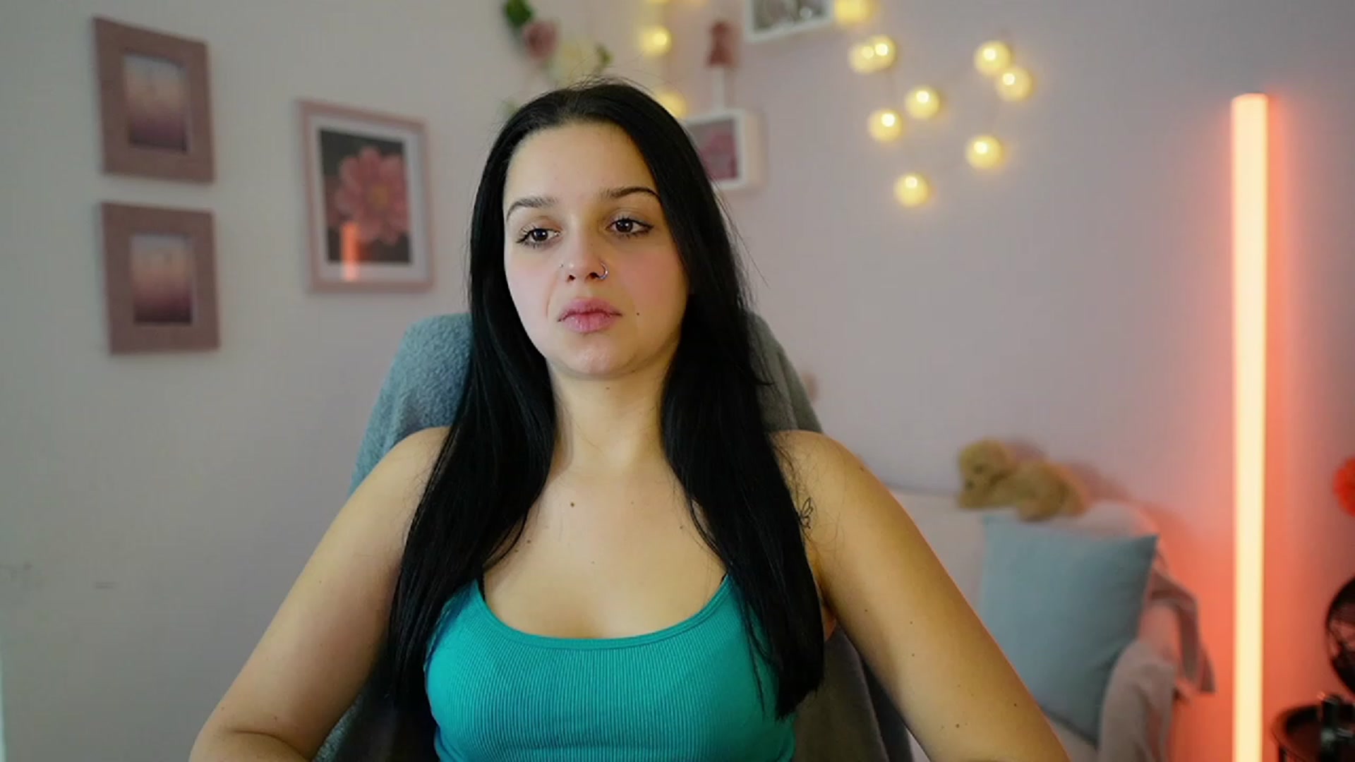 Gallery image thumbnail from Sola_Zola18's myfreecams stream on, 12/06/2023, 19:48 image 19 of 20