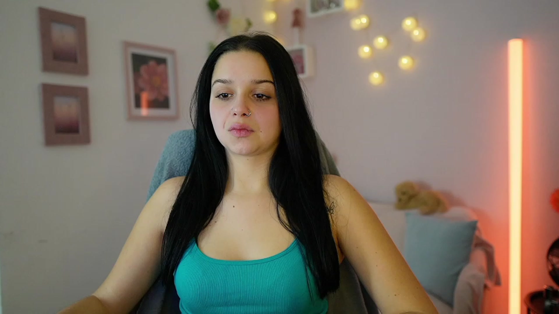 Gallery image thumbnail from Sola_Zola18's myfreecams stream on, 12/06/2023, 19:48 image 20 of 20