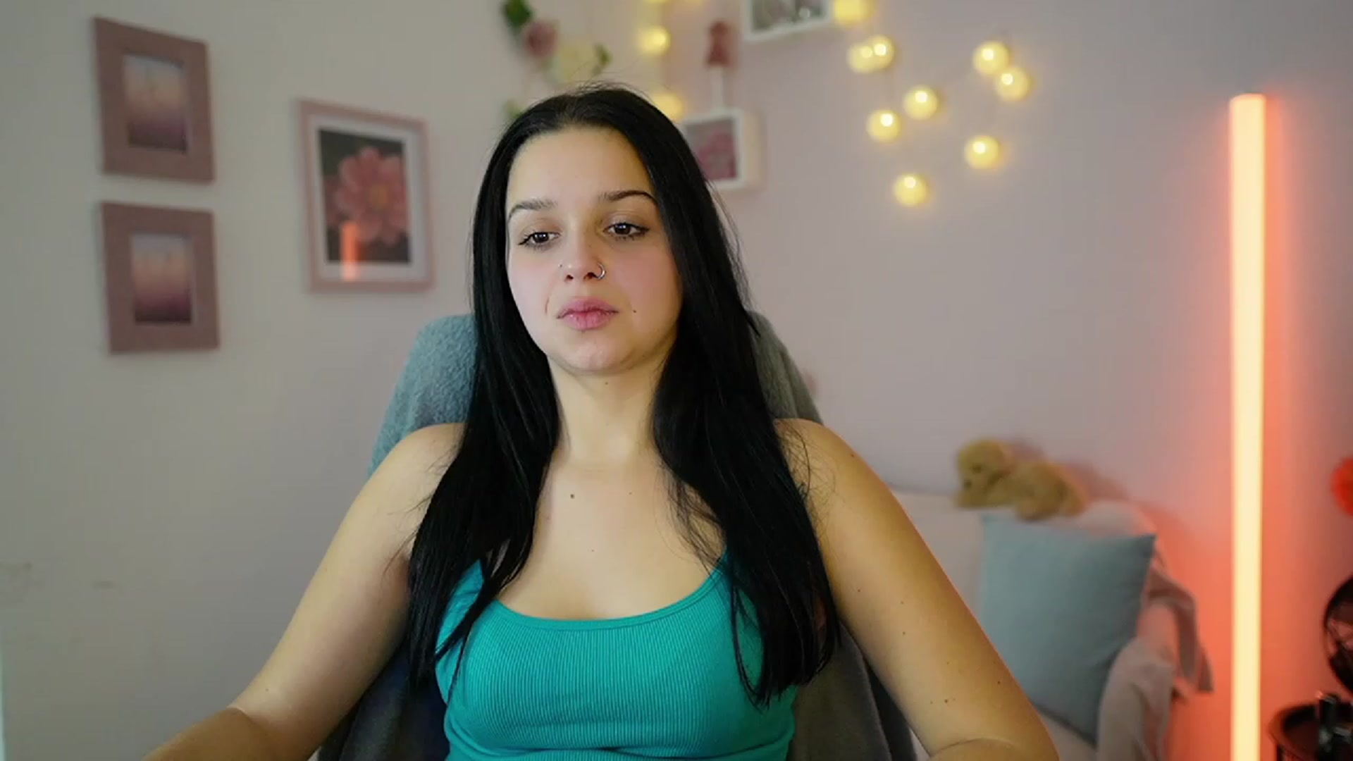 Gallery image thumbnail from Sola_Zola18's myfreecams stream on, 12/06/2023, 19:48 image 12 of 20