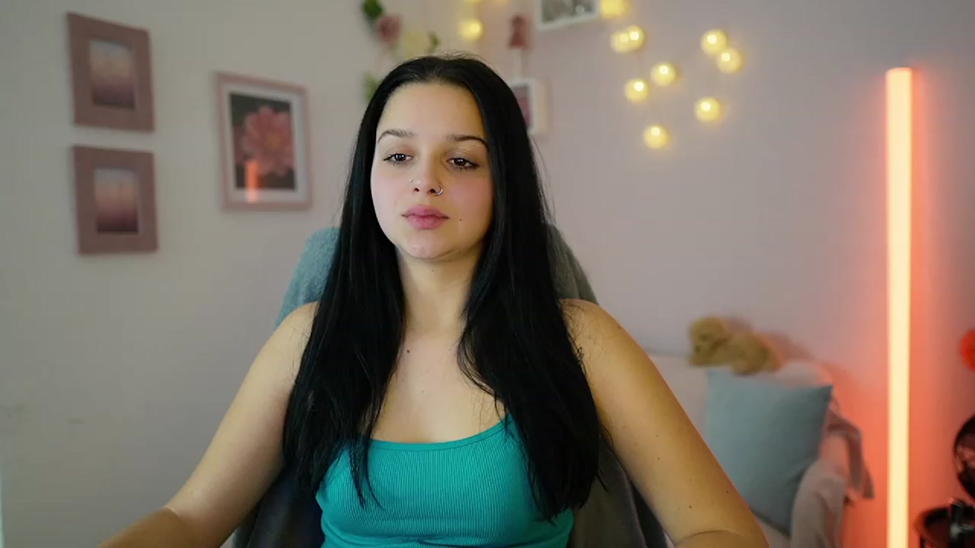 Gallery image thumbnail from Sola_Zola18's myfreecams stream on, 12/06/2023, 19:48 image 3 of 20