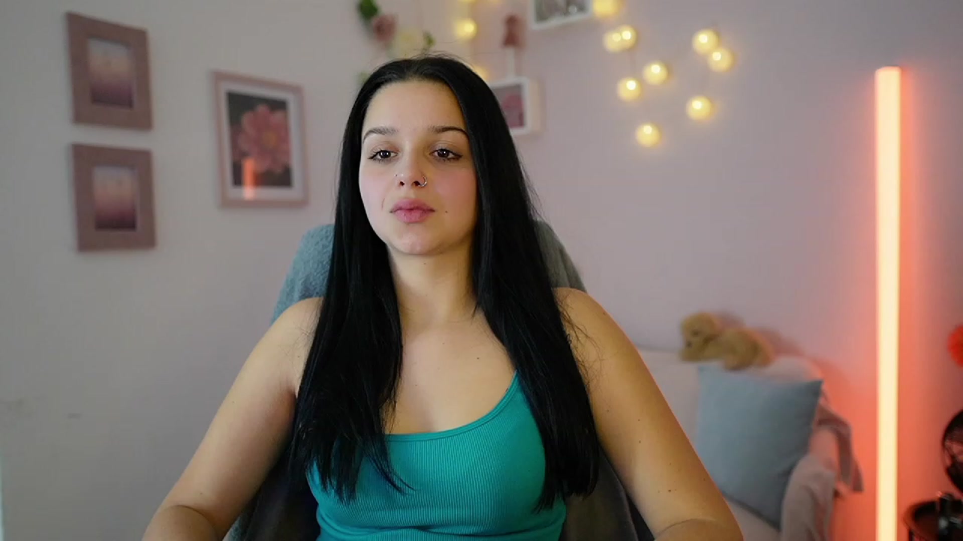 Gallery image thumbnail from Sola_Zola18's myfreecams stream on, 12/06/2023, 19:48 image 4 of 20