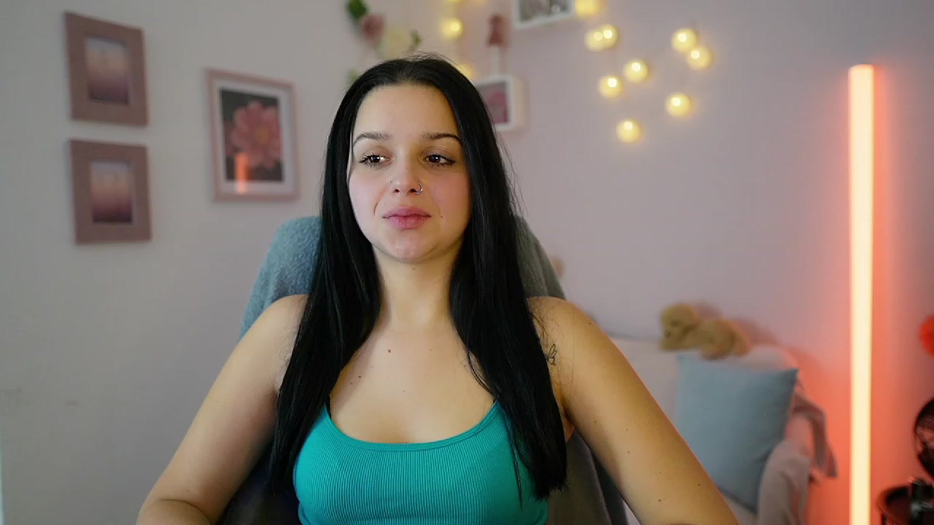 Gallery image thumbnail from Sola_Zola18's myfreecams stream on, 12/06/2023, 19:48 image 16 of 20