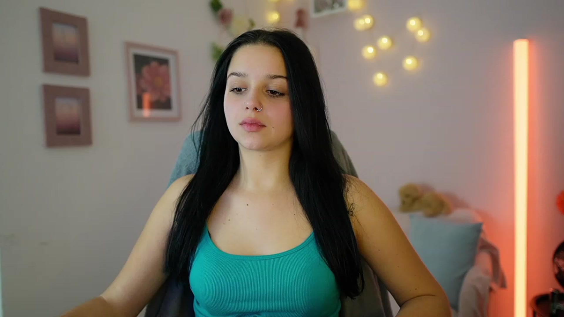 Gallery image thumbnail from Sola_Zola18's myfreecams stream on, 12/06/2023, 20:31 image 13 of 20