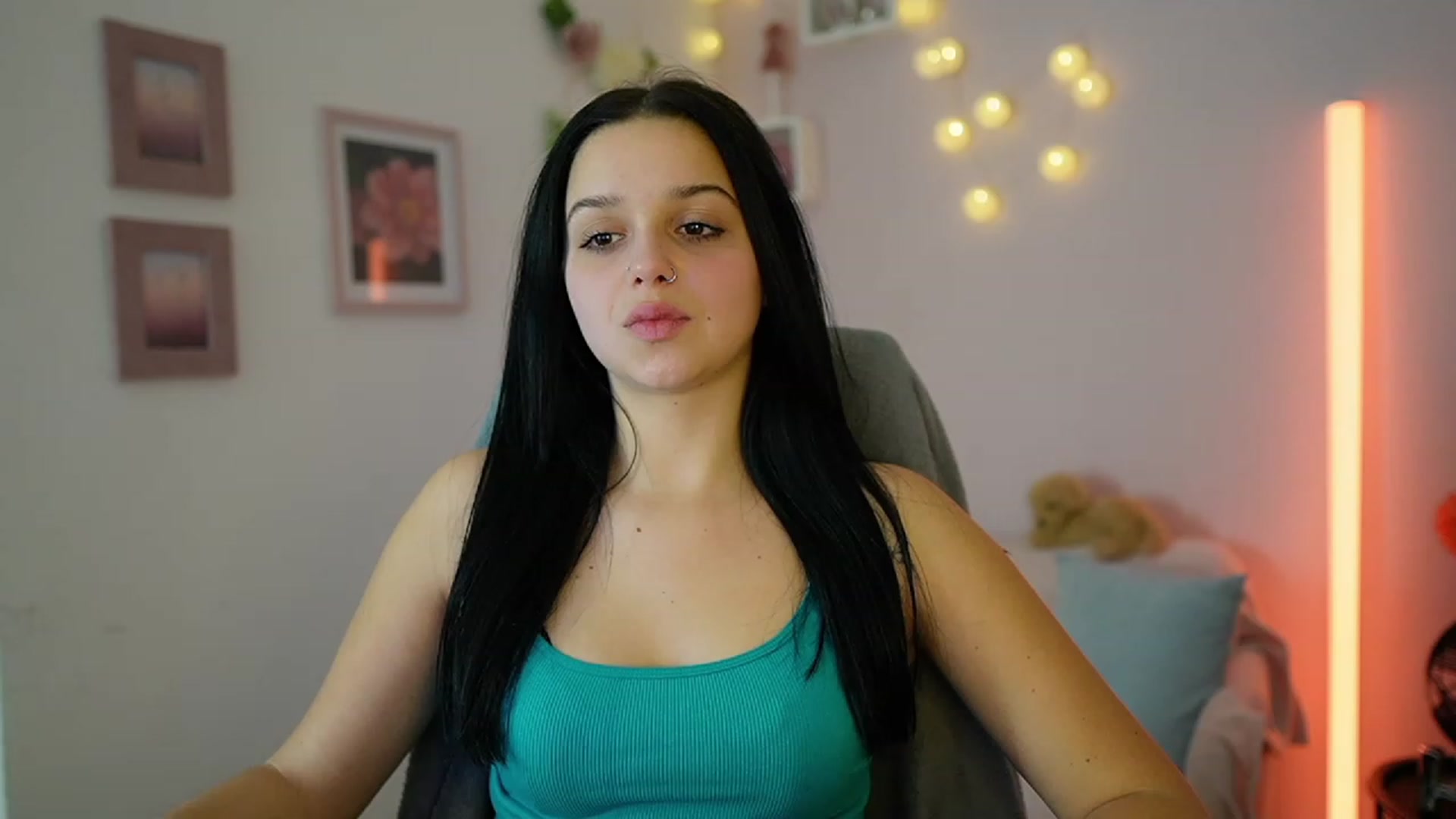 Gallery image thumbnail from Sola_Zola18's myfreecams stream on, 12/06/2023, 20:31 image 2 of 20