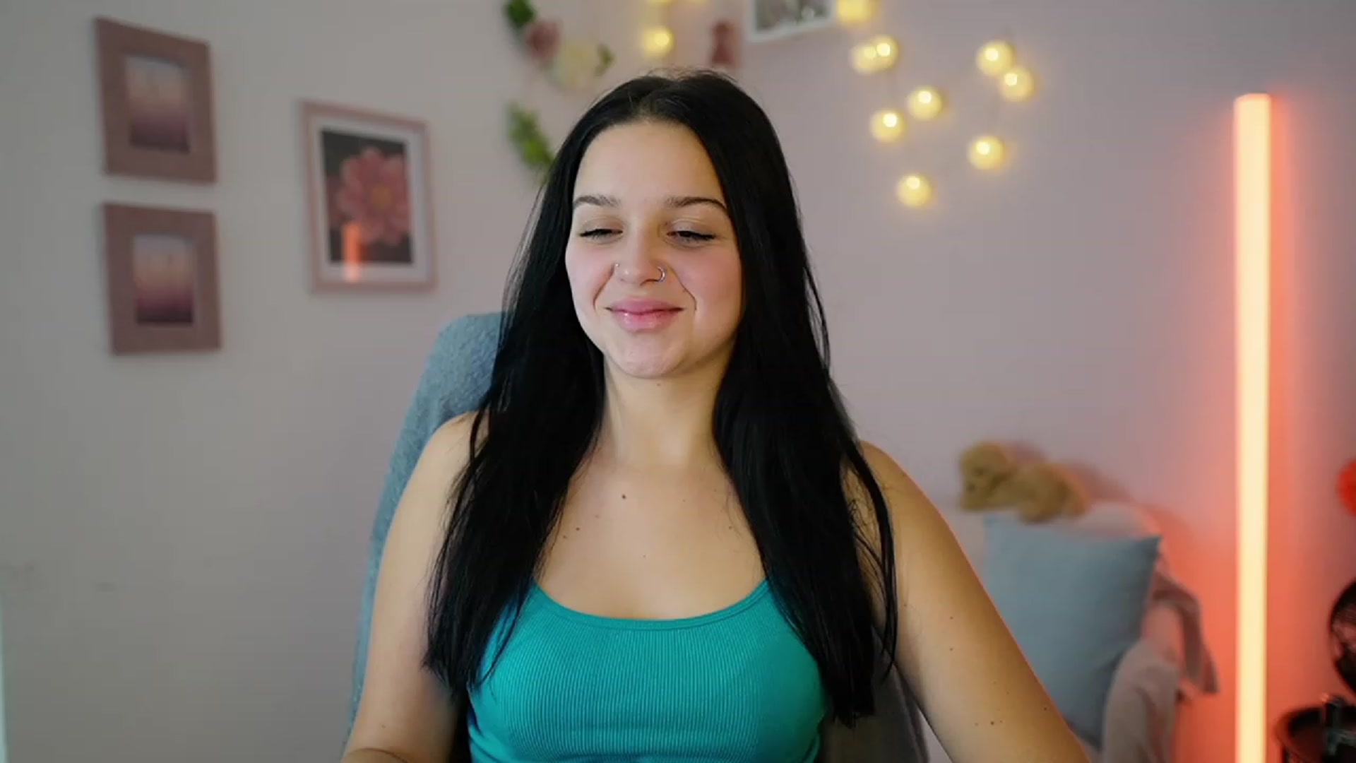 Gallery image thumbnail from Sola_Zola18's myfreecams stream on, 12/06/2023, 20:31 image 14 of 20