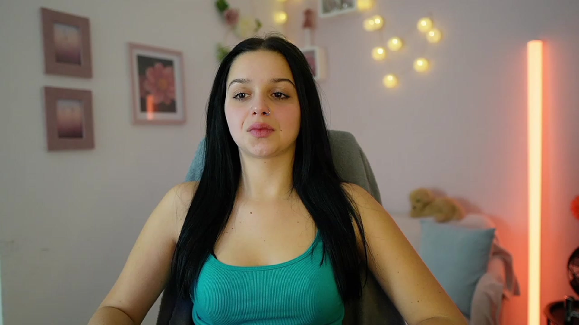 Gallery image thumbnail from Sola_Zola18's myfreecams stream on, 12/06/2023, 20:31 image 7 of 20
