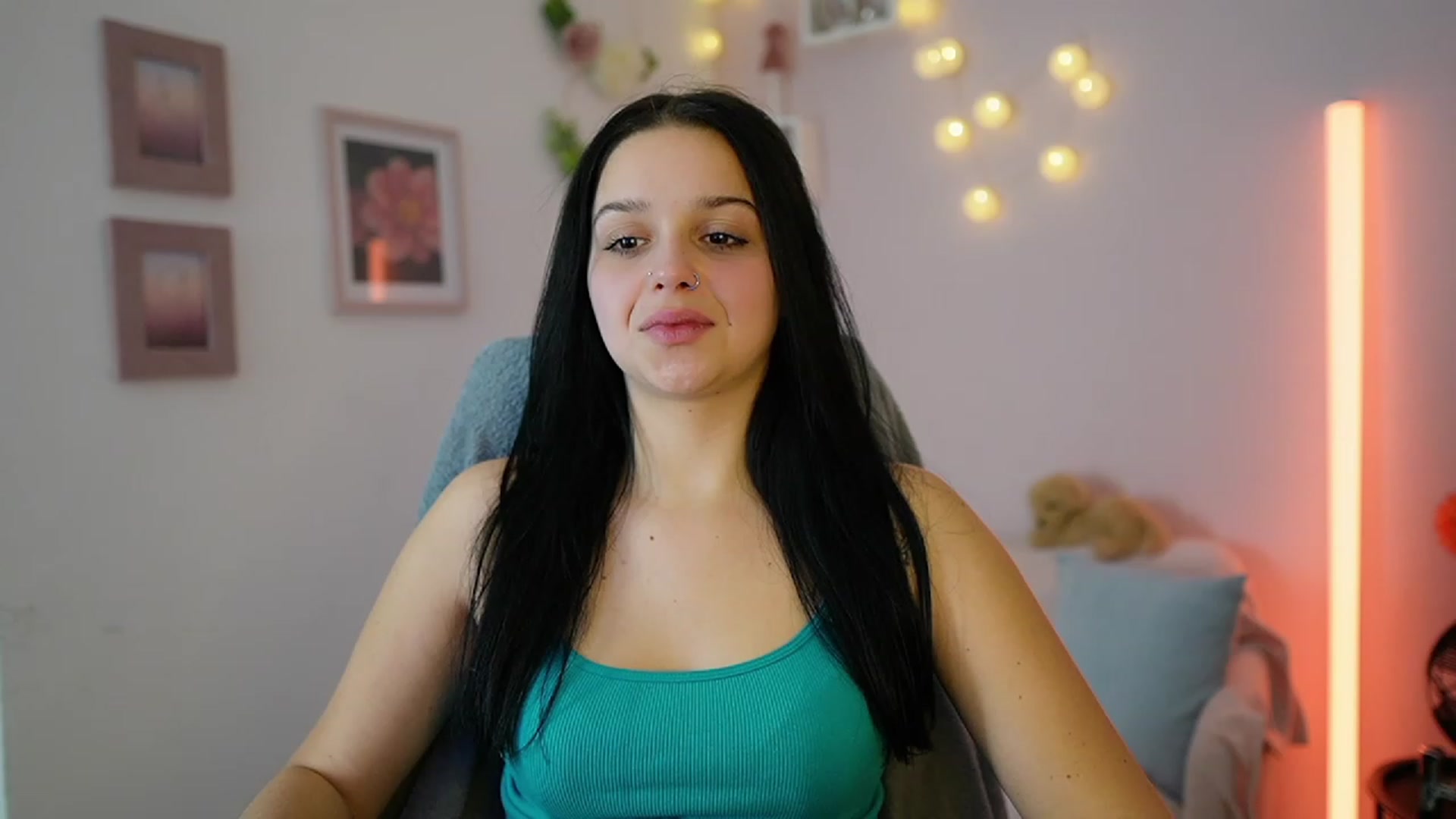 Gallery image thumbnail from Sola_Zola18's myfreecams stream on, 12/06/2023, 20:31 image 16 of 20