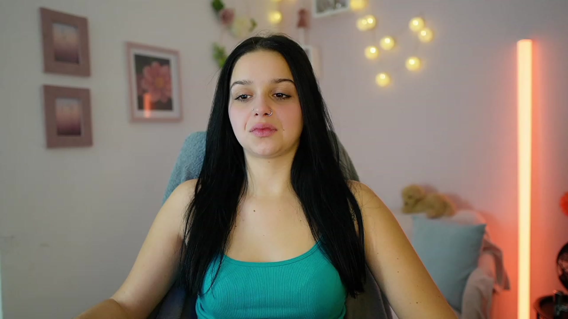 Gallery image thumbnail from Sola_Zola18's myfreecams stream on, 12/06/2023, 20:31 image 18 of 20