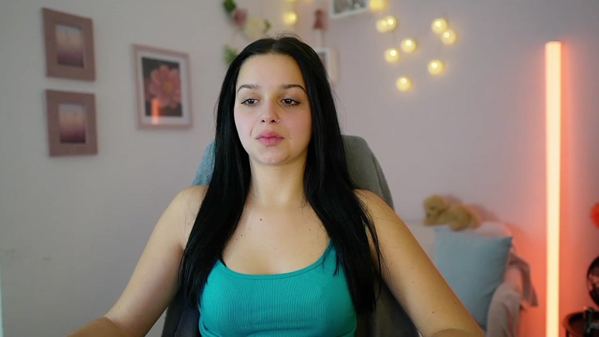 Gallery image thumbnail from Sola_Zola18's myfreecams stream on, 12/06/2023, 20:31 image 6 of 20
