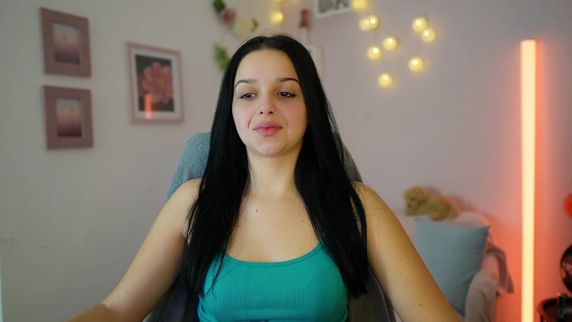 Gallery image thumbnail from Sola_Zola18's myfreecams stream on, 12/06/2023, 20:31 image 15 of 20