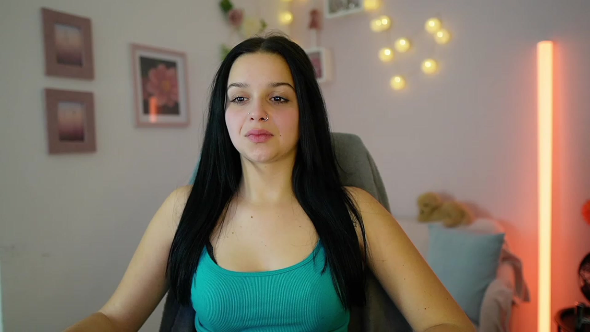 Gallery image thumbnail from Sola_Zola18's myfreecams stream on, 12/06/2023, 20:31 image 5 of 20