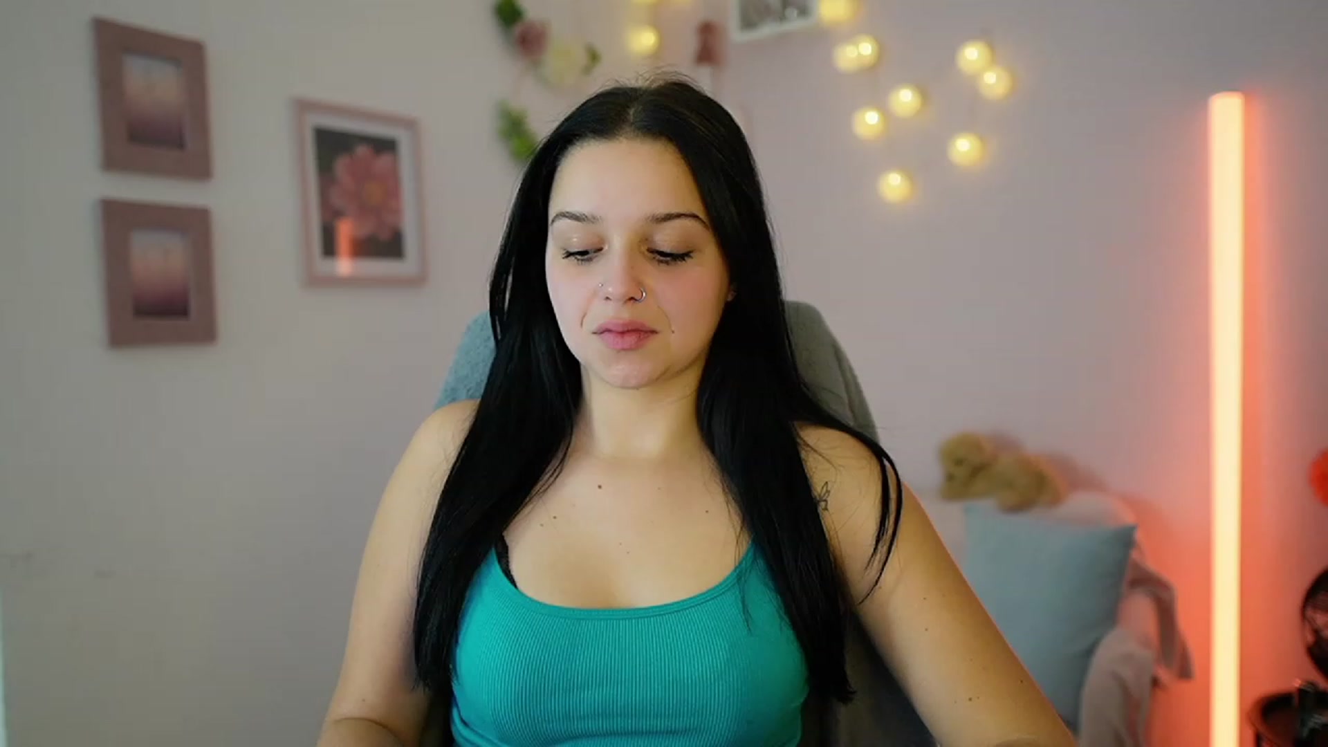 Gallery image thumbnail from Sola_Zola18's myfreecams stream on, 12/06/2023, 20:31 image 8 of 20