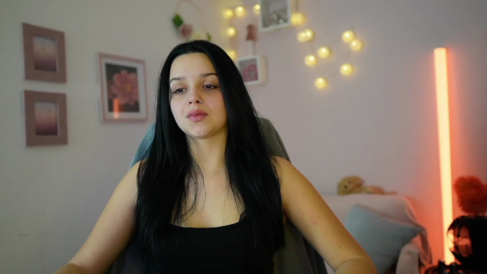 Gallery image thumbnail from Sola_Zola18's myfreecams stream on, 12/08/2023, 21:25 image 7 of 20