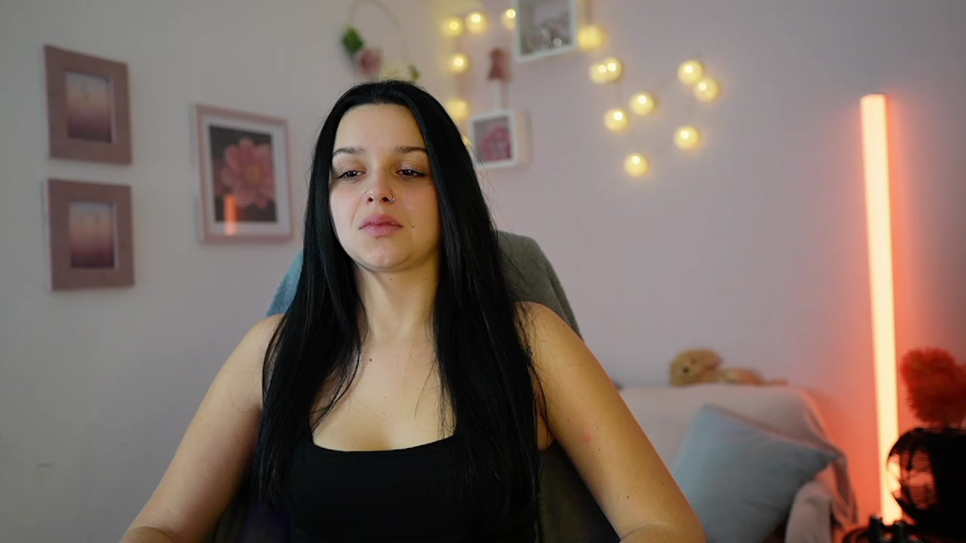 Gallery image thumbnail from Sola_Zola18's myfreecams stream on, 12/08/2023, 21:25 image 11 of 20