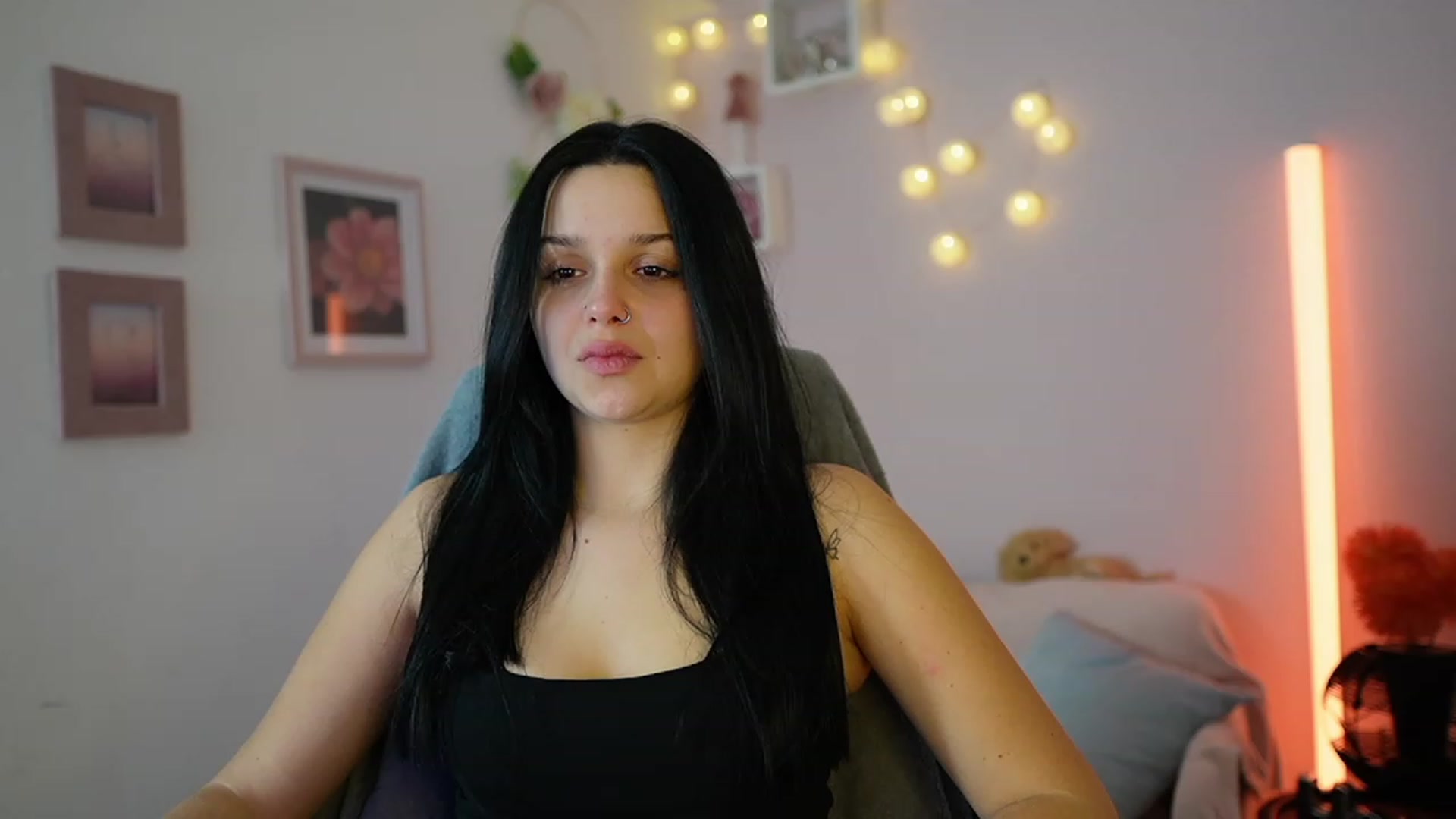 Gallery image thumbnail from Sola_Zola18's myfreecams stream on, 12/08/2023, 21:25 image 2 of 20