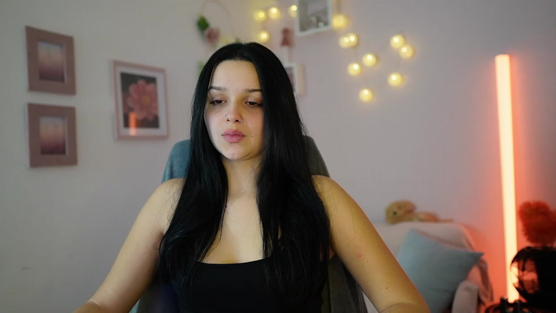 Gallery image thumbnail from Sola_Zola18's myfreecams stream on, 12/08/2023, 22:49 image 5 of 20