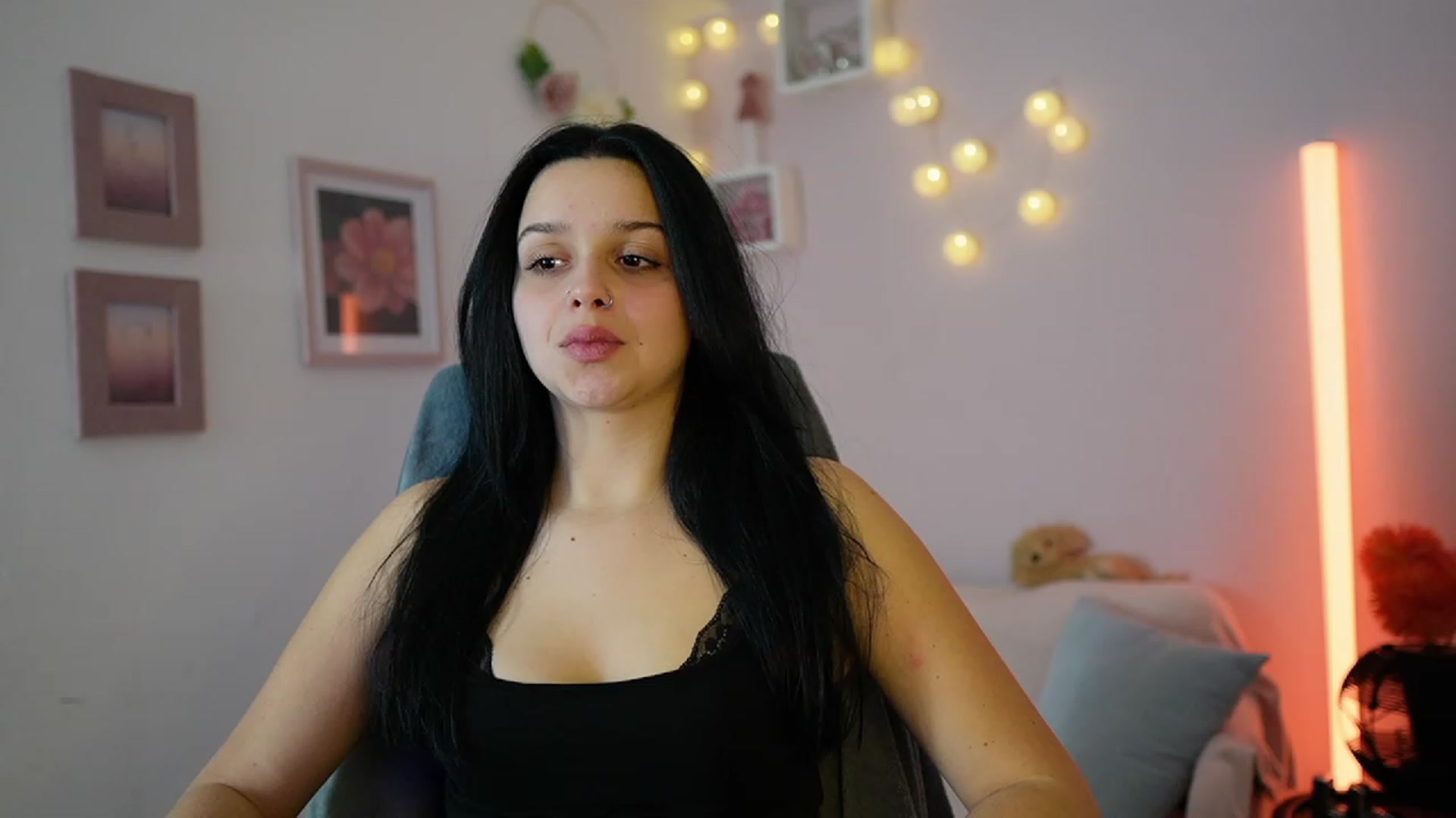 Gallery image thumbnail from Sola_Zola18's myfreecams stream on, 12/08/2023, 22:49 image 13 of 20