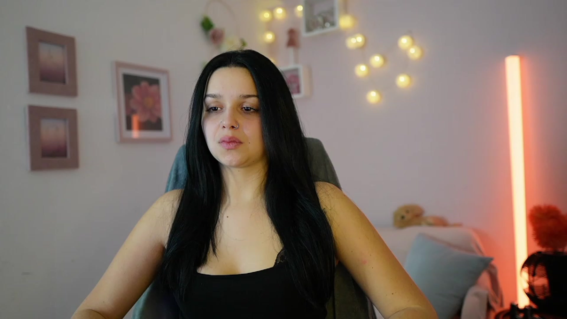 Gallery image thumbnail from Sola_Zola18's myfreecams stream on, 12/08/2023, 22:49 image 8 of 20
