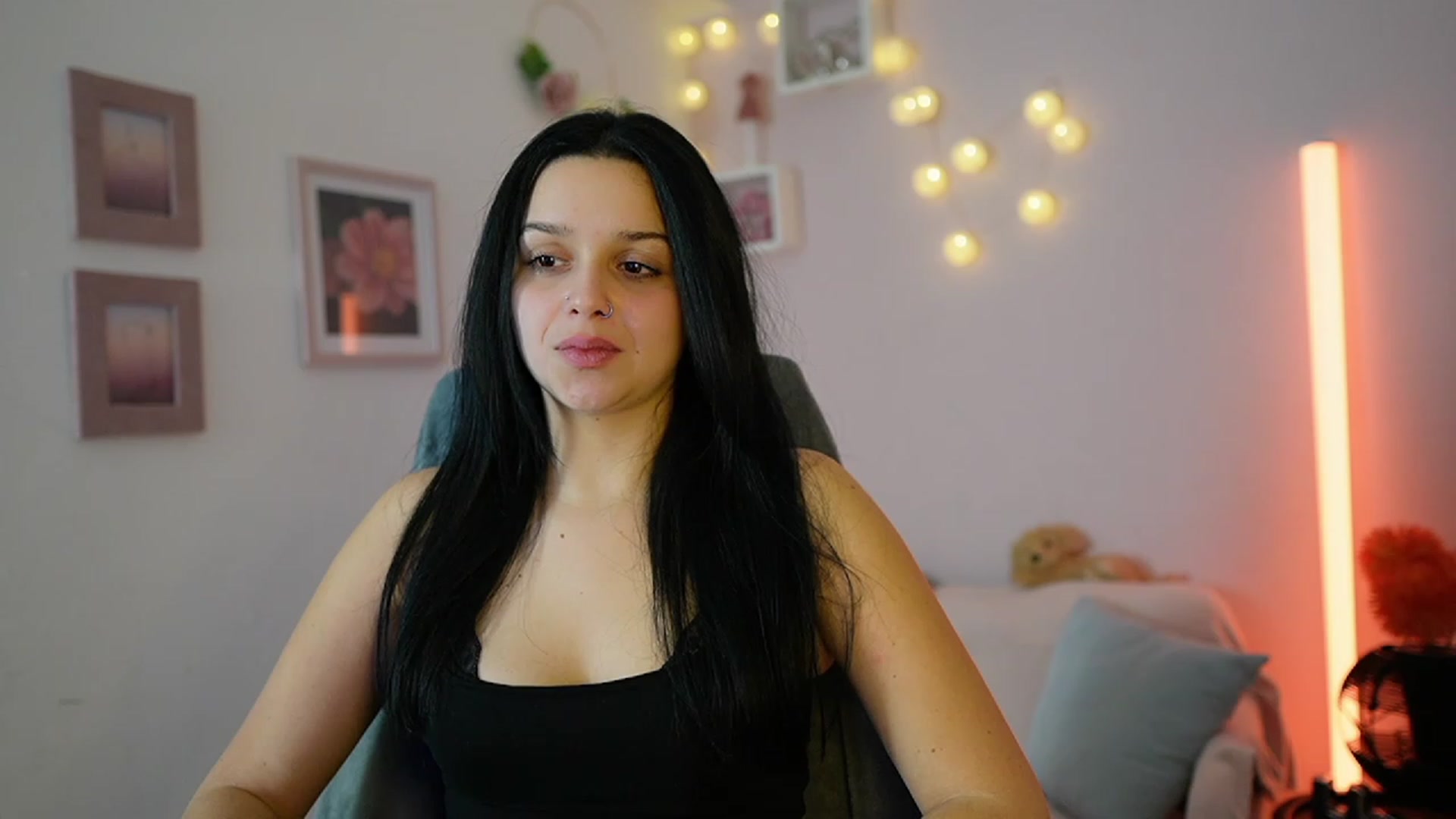 Gallery image thumbnail from Sola_Zola18's myfreecams stream on, 12/08/2023, 22:49 image 20 of 20