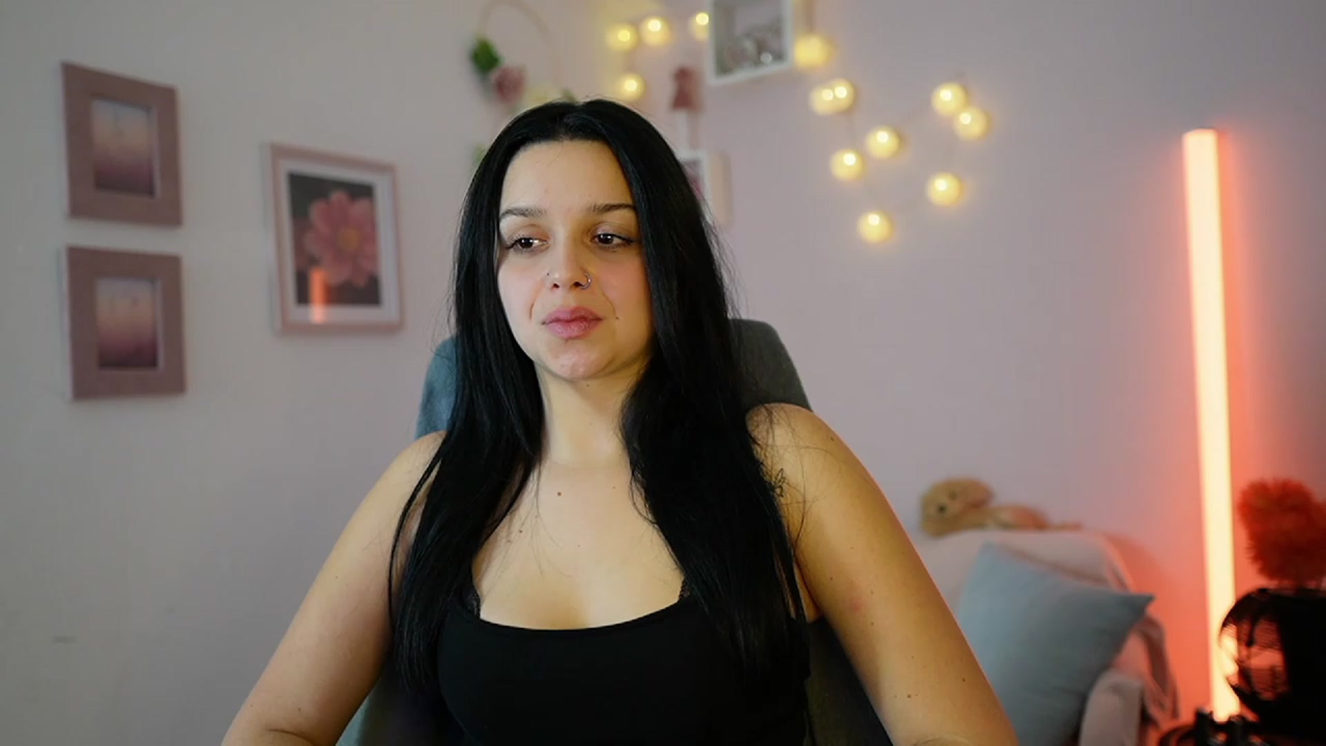 Gallery image thumbnail from Sola_Zola18's myfreecams stream on, 12/09/2023, 24:02 image 18 of 20