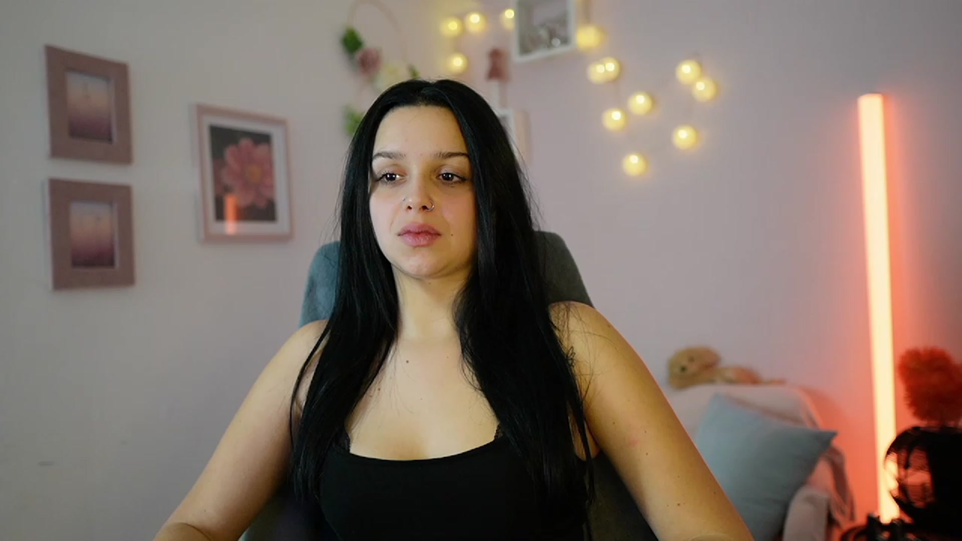 Gallery image thumbnail from Sola_Zola18's myfreecams stream on, 12/09/2023, 24:02 image 20 of 20