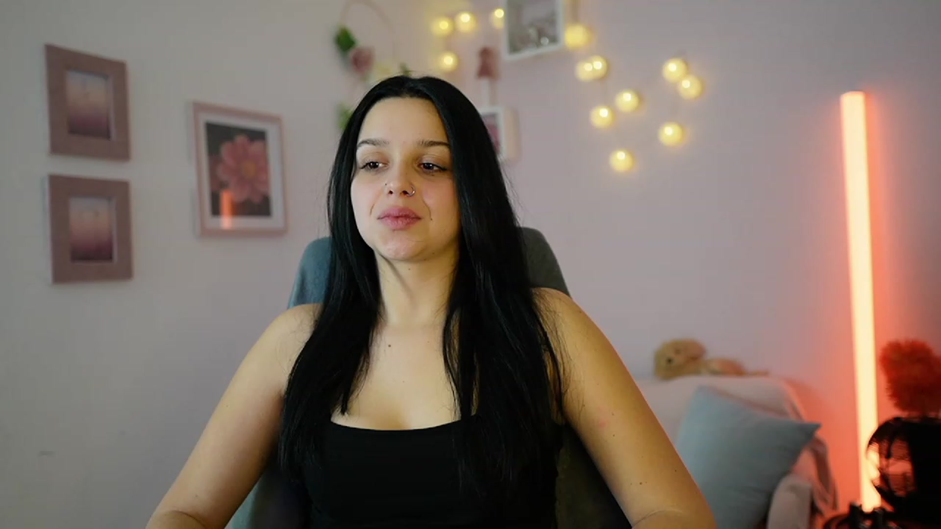 Gallery image thumbnail from Sola_Zola18's myfreecams stream on, 12/09/2023, 24:02 image 5 of 20
