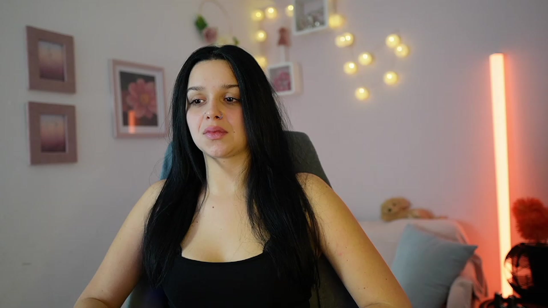 Gallery image thumbnail from Sola_Zola18's myfreecams stream on, 12/09/2023, 24:02 image 15 of 20