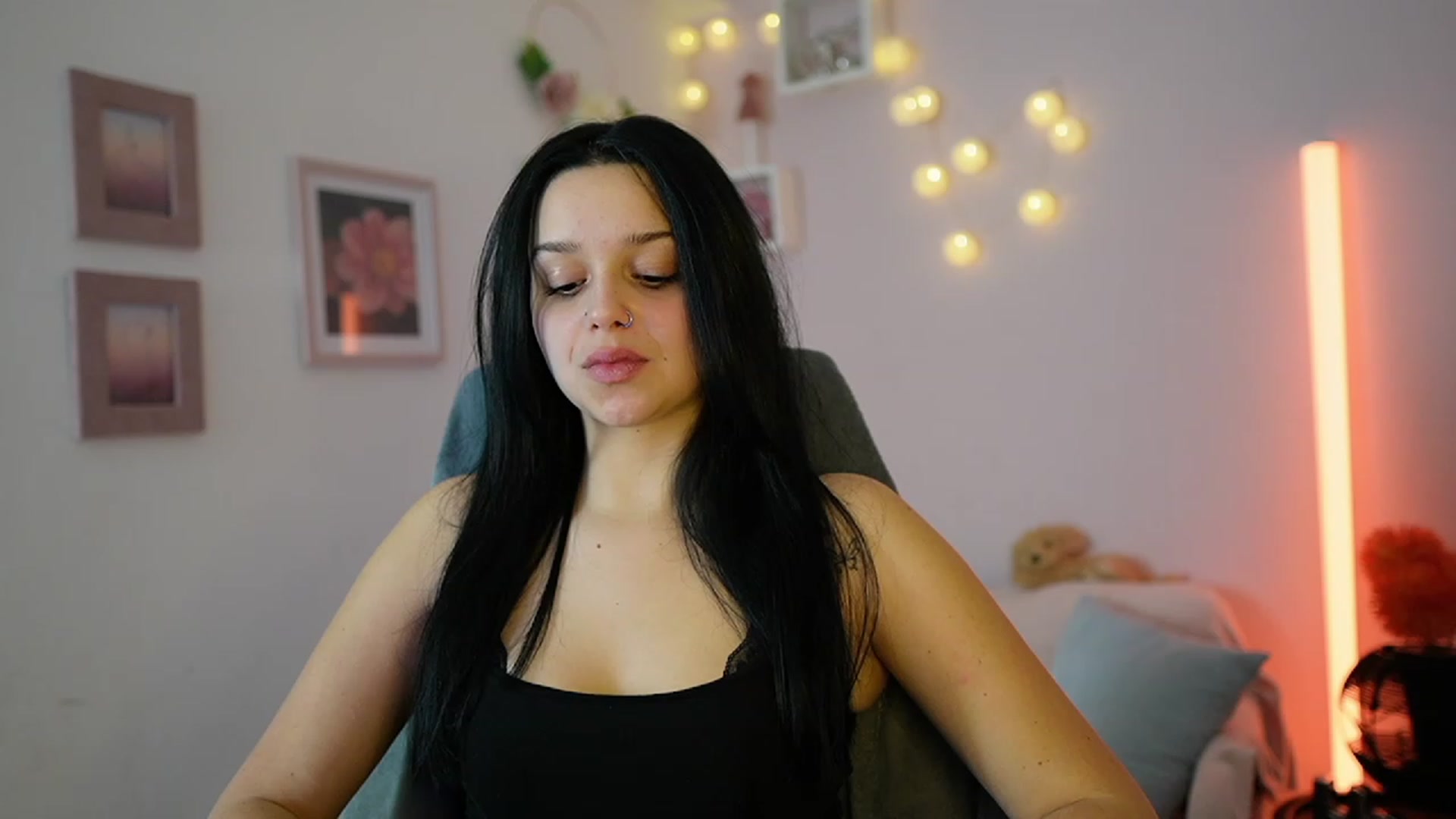 Gallery image thumbnail from Sola_Zola18's myfreecams stream on, 12/09/2023, 24:02 image 10 of 20