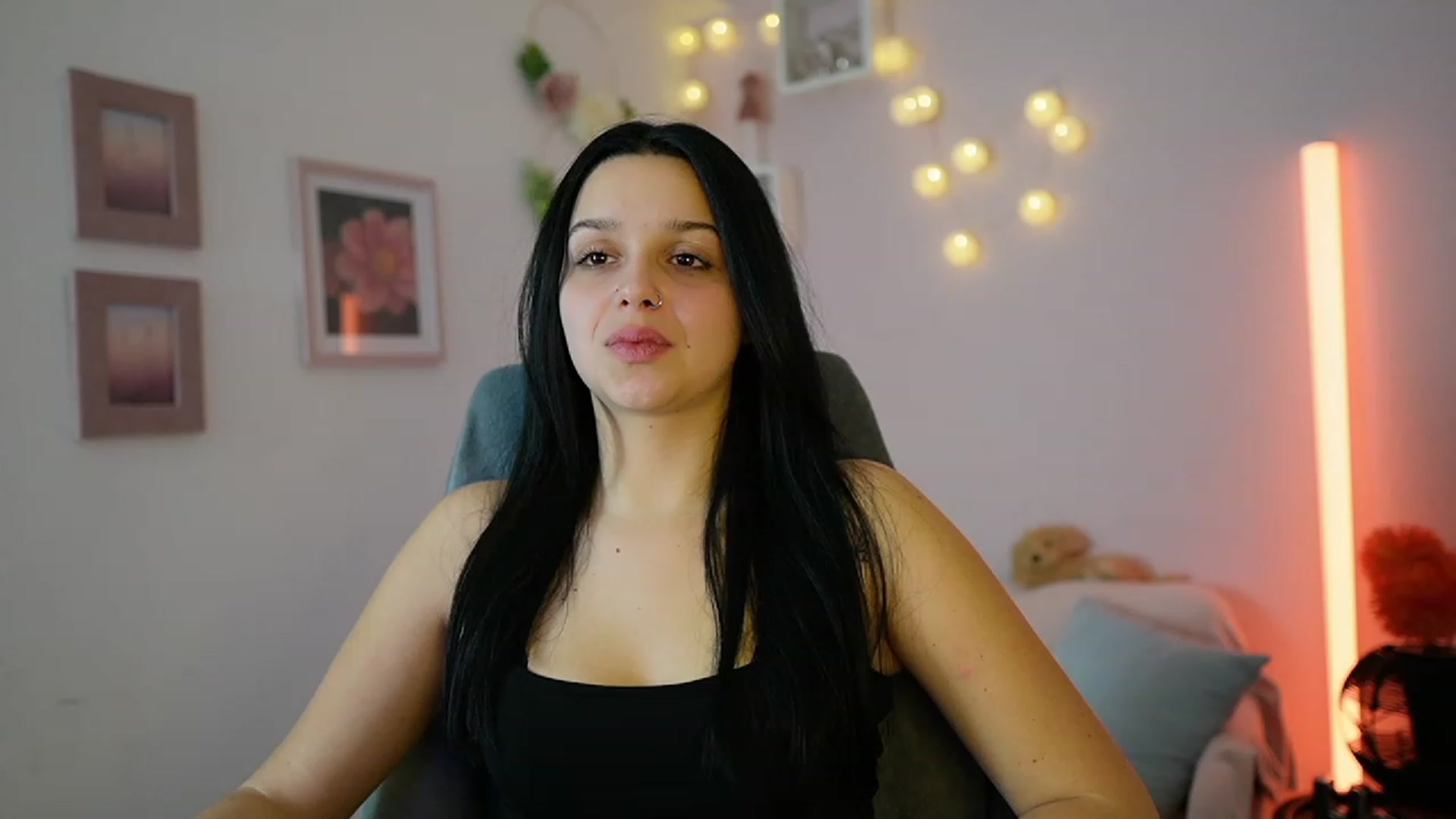 Gallery image thumbnail from Sola_Zola18's myfreecams stream on, 12/09/2023, 24:02 image 4 of 20