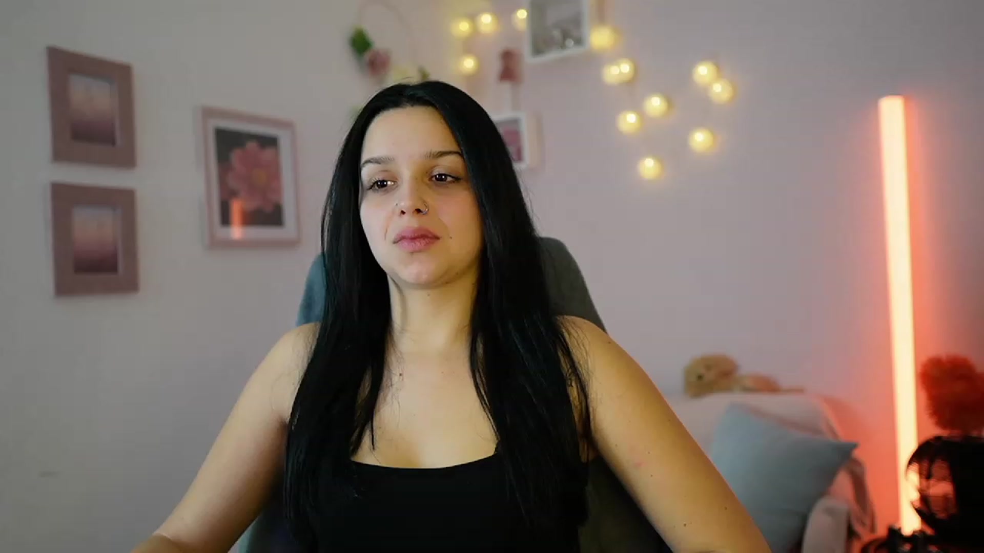 Gallery image thumbnail from Sola_Zola18's myfreecams stream on, 12/09/2023, 24:02 image 1 of 20