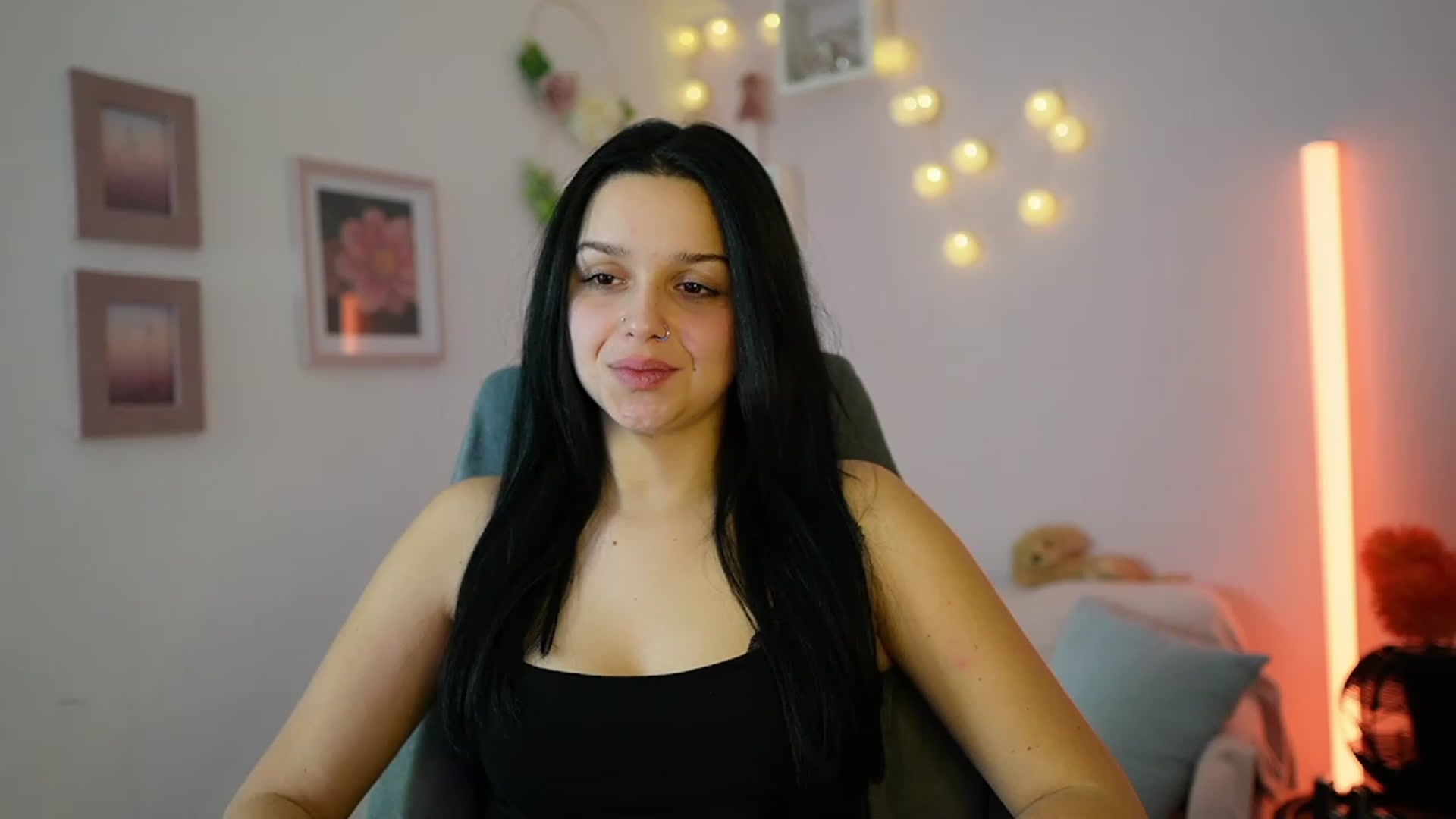 Gallery image thumbnail from Sola_Zola18's myfreecams stream on, 12/09/2023, 24:02 image 7 of 20