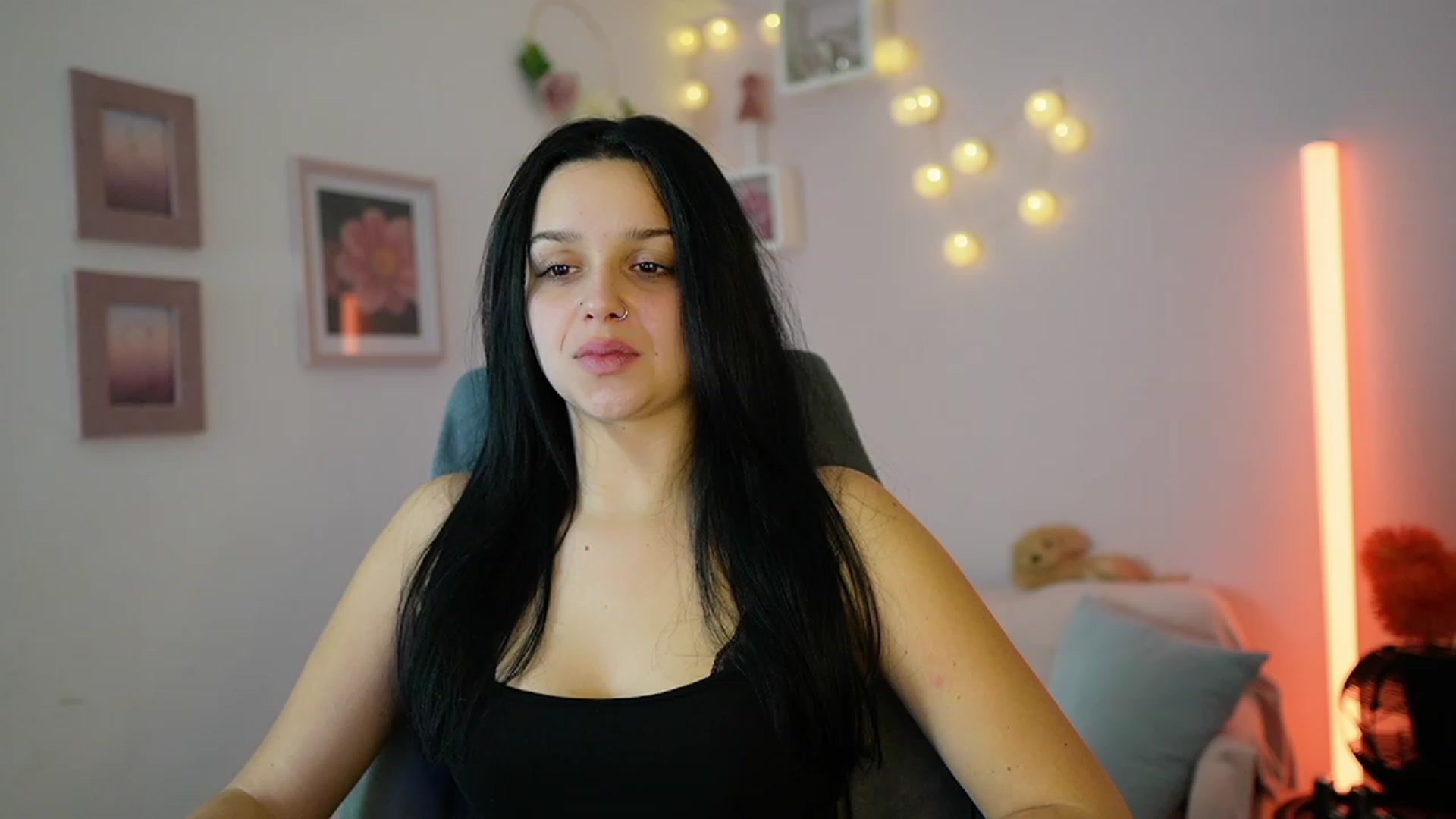 Gallery image thumbnail from Sola_Zola18's myfreecams stream on, 12/09/2023, 24:02 image 12 of 20